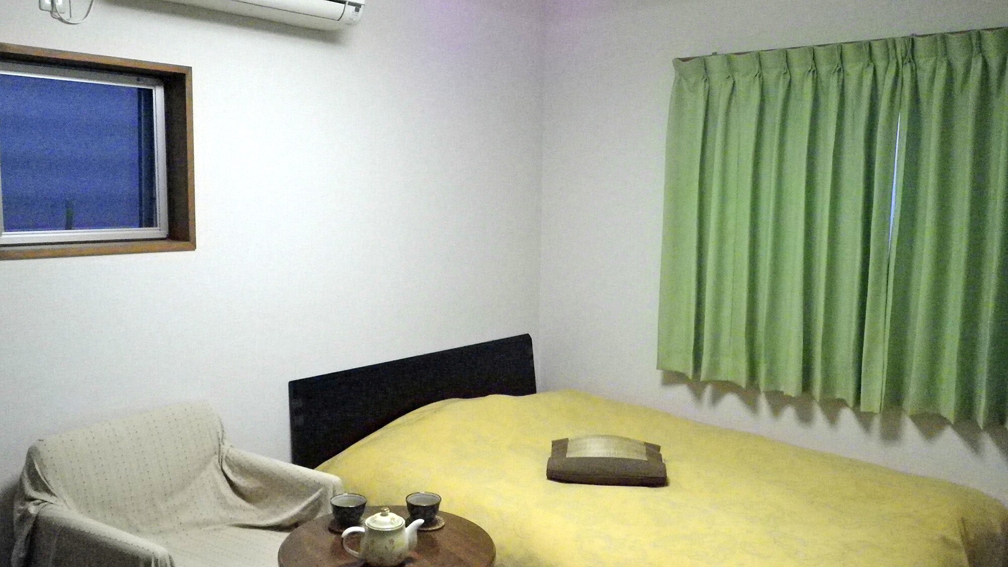 * Double (side table + single sofa) / Internet connection available in all rooms (wireless LAN) Equipped with an empty refrigerator