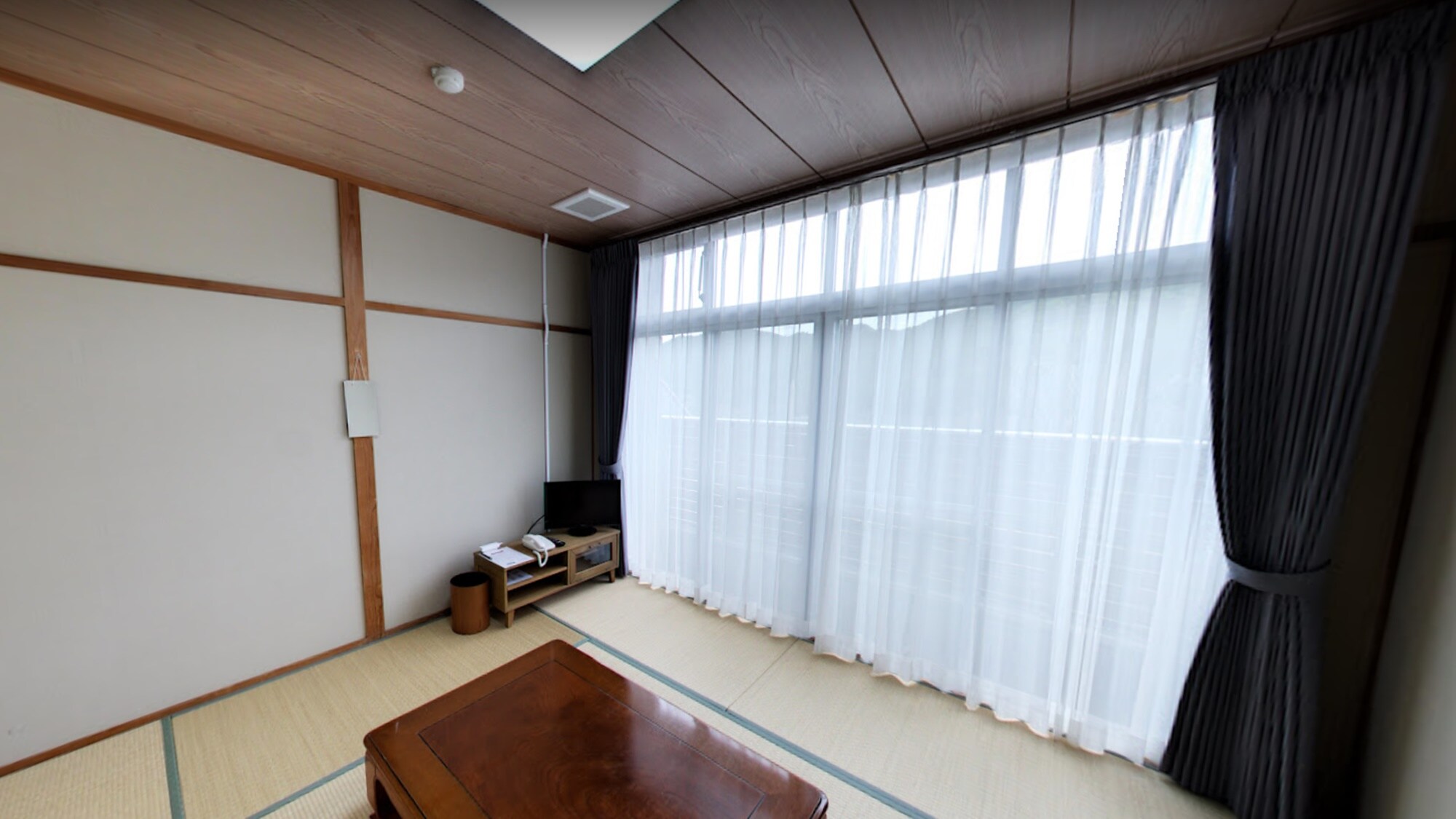*[Example of an 8-tatami Japanese-style room] A simply designed Japanese-style room.