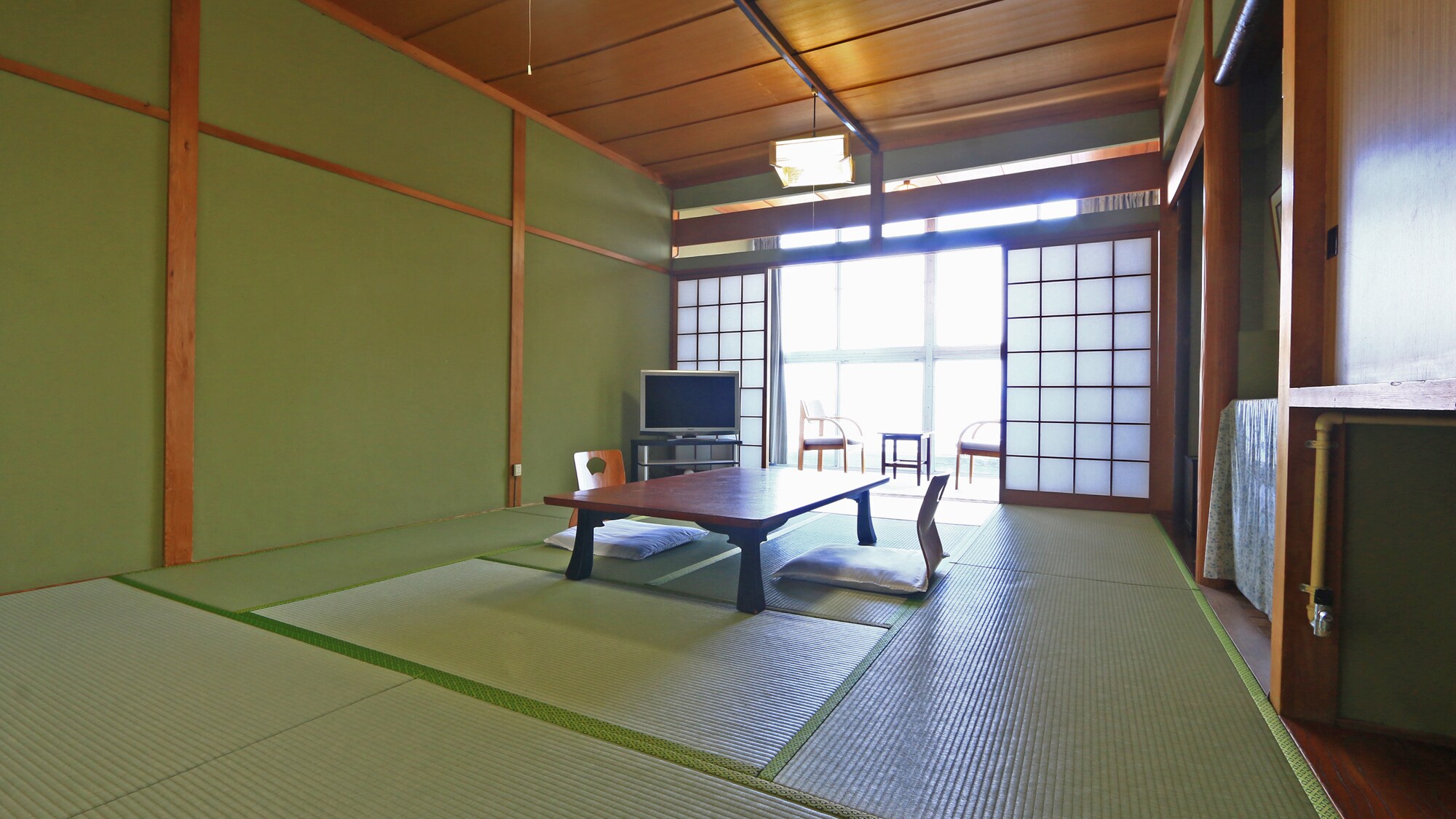 [Annex] A Japanese-style room with 10 tatami mats, so you can spend a relaxing time.