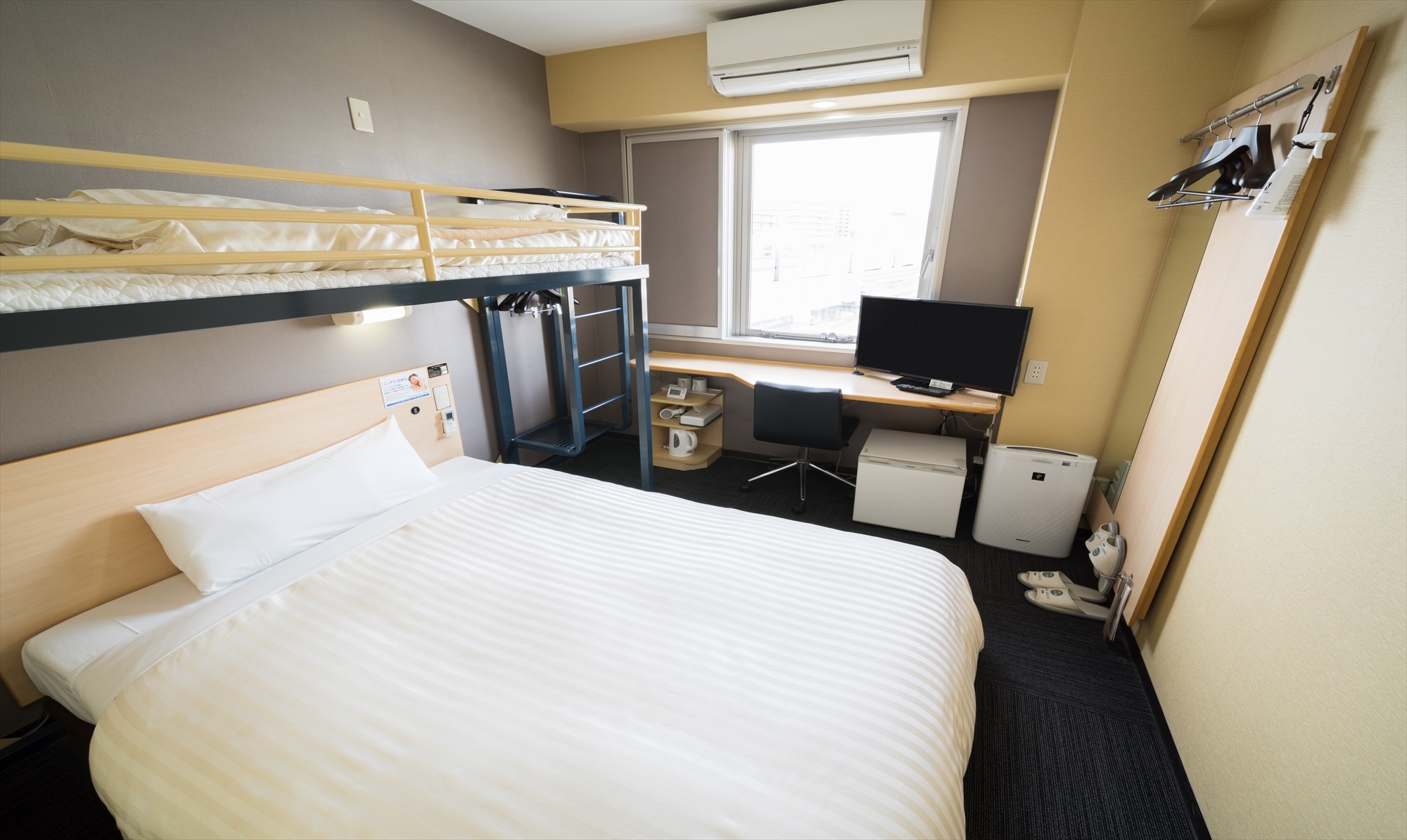 Double bed and loft bed