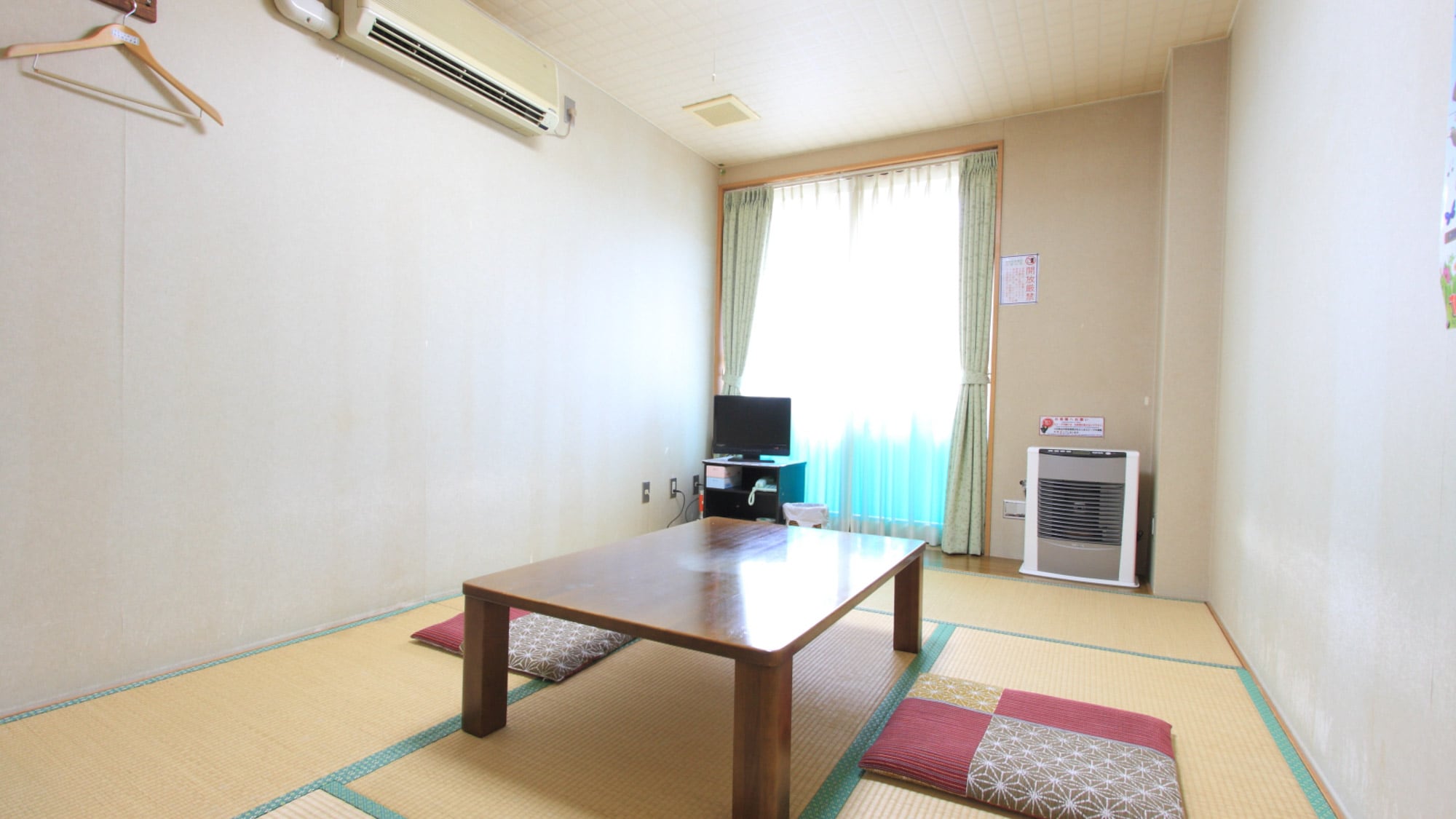 *Example of a guest room/One person can stay here in comfort.