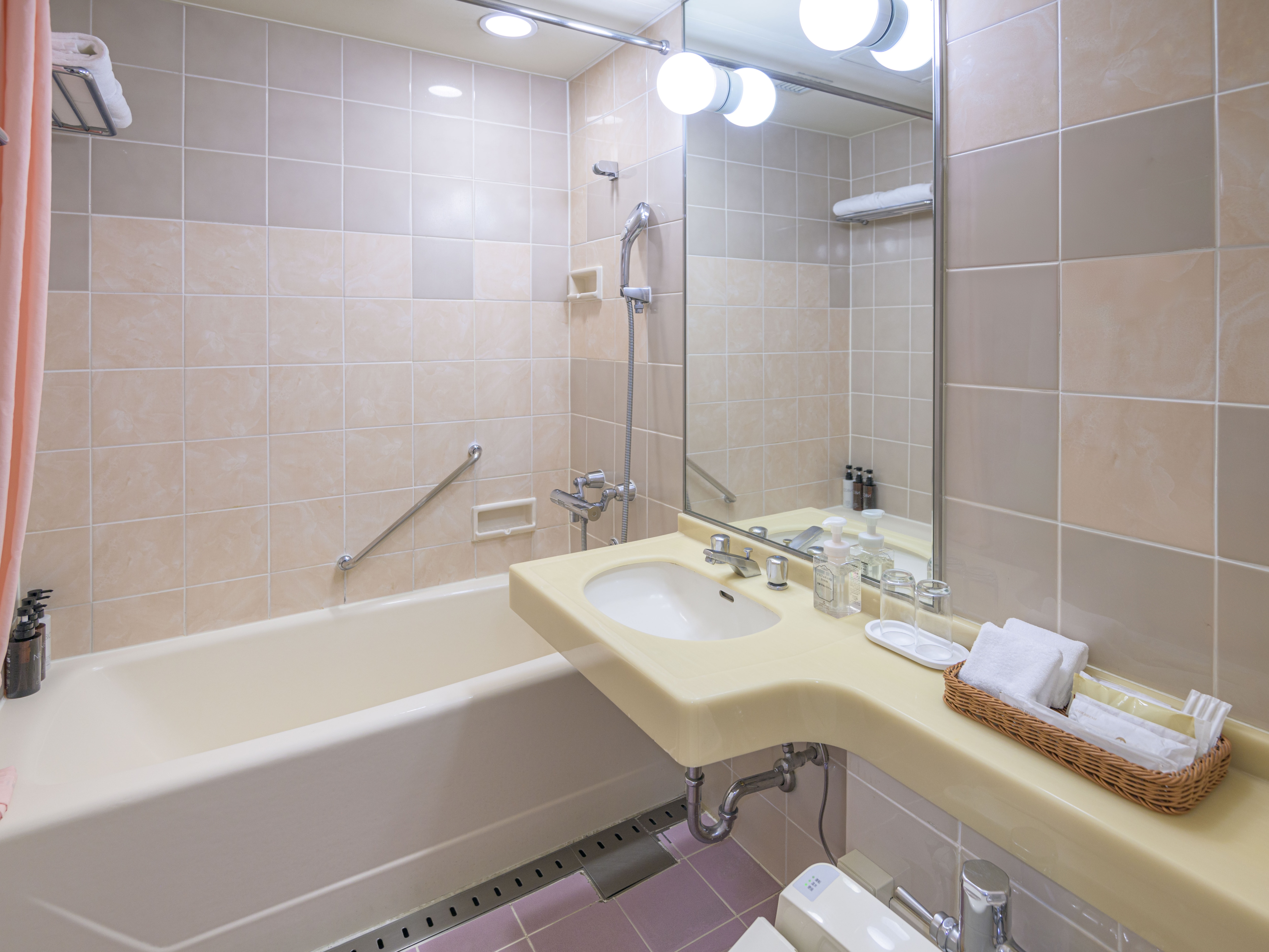 King Double Bathroom