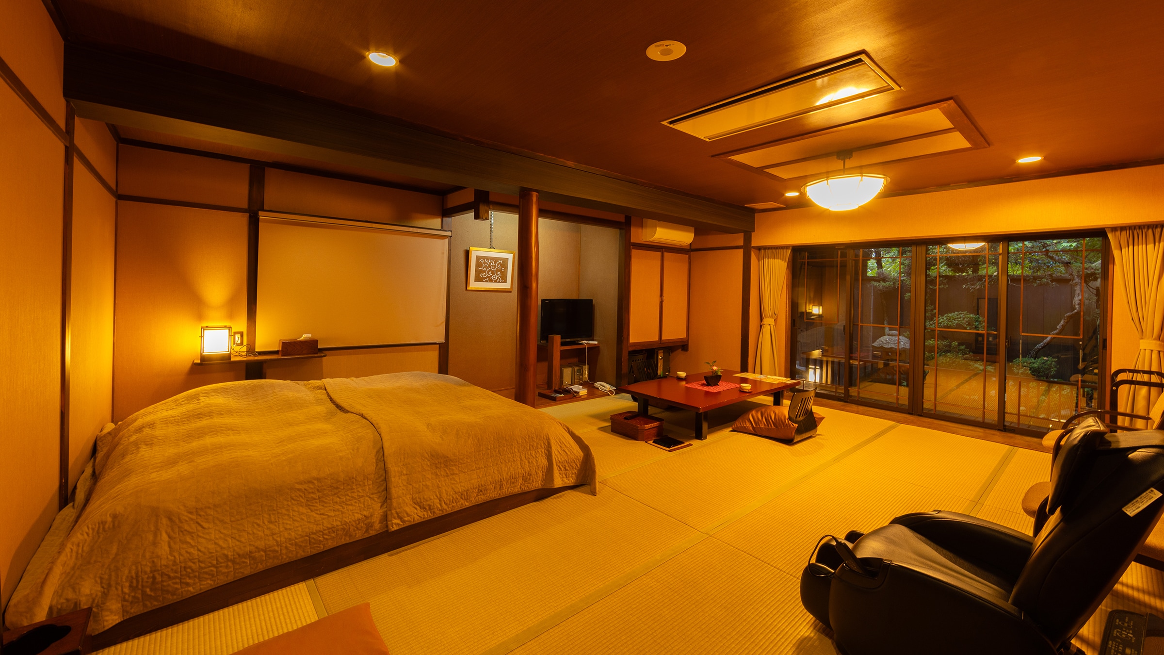 <Directly flowing from the source> Guest room with open-air bath [Orange] 18 tatami mats