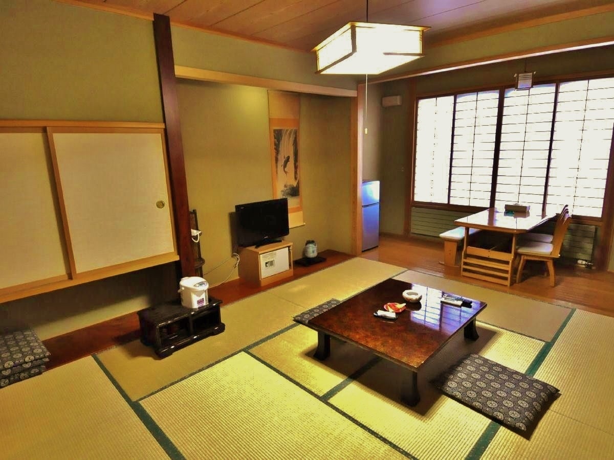 [Guest room] Japanese-style room with 10 tatami mats