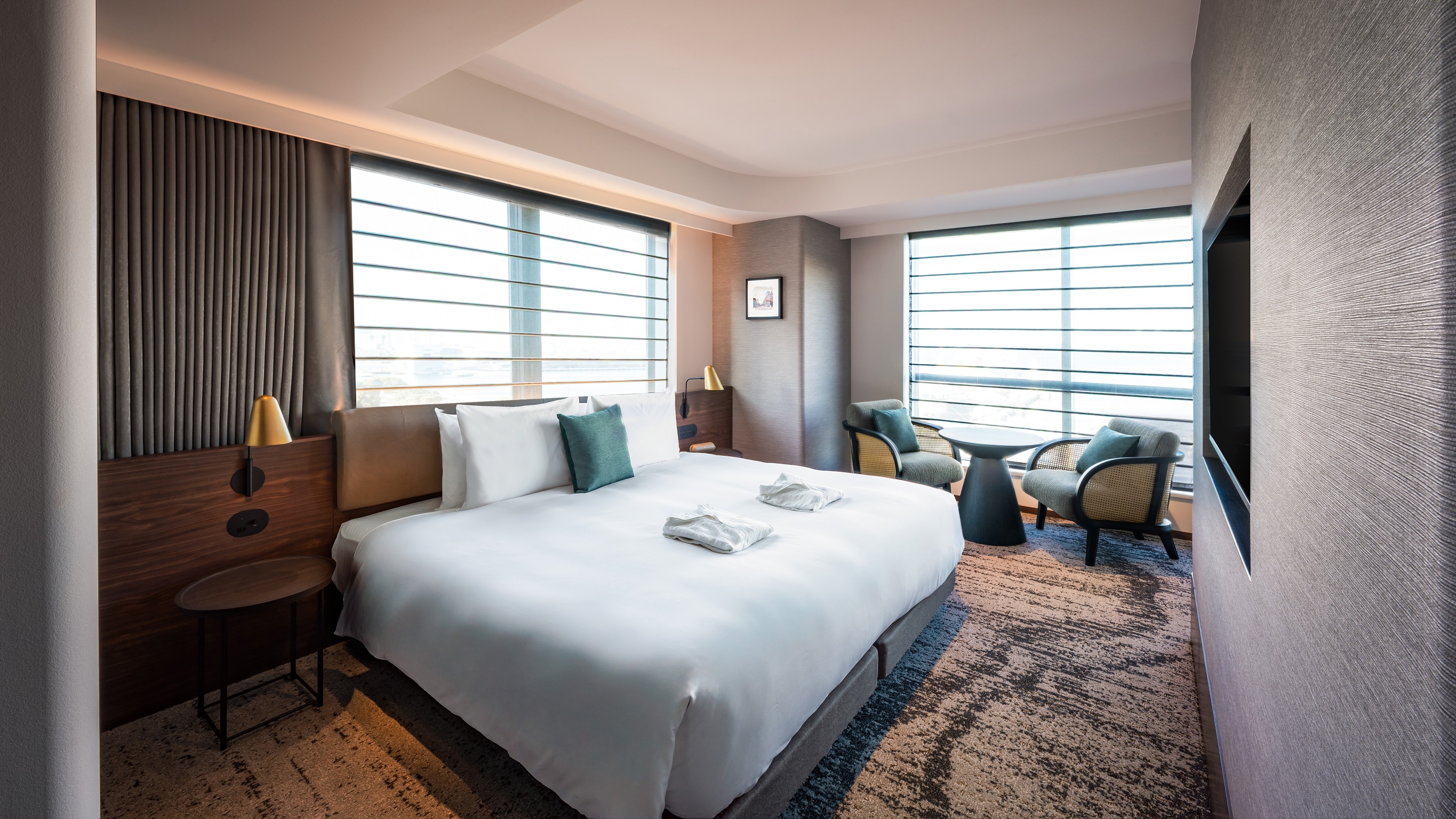 Luxe King, non-smoking, lower floors