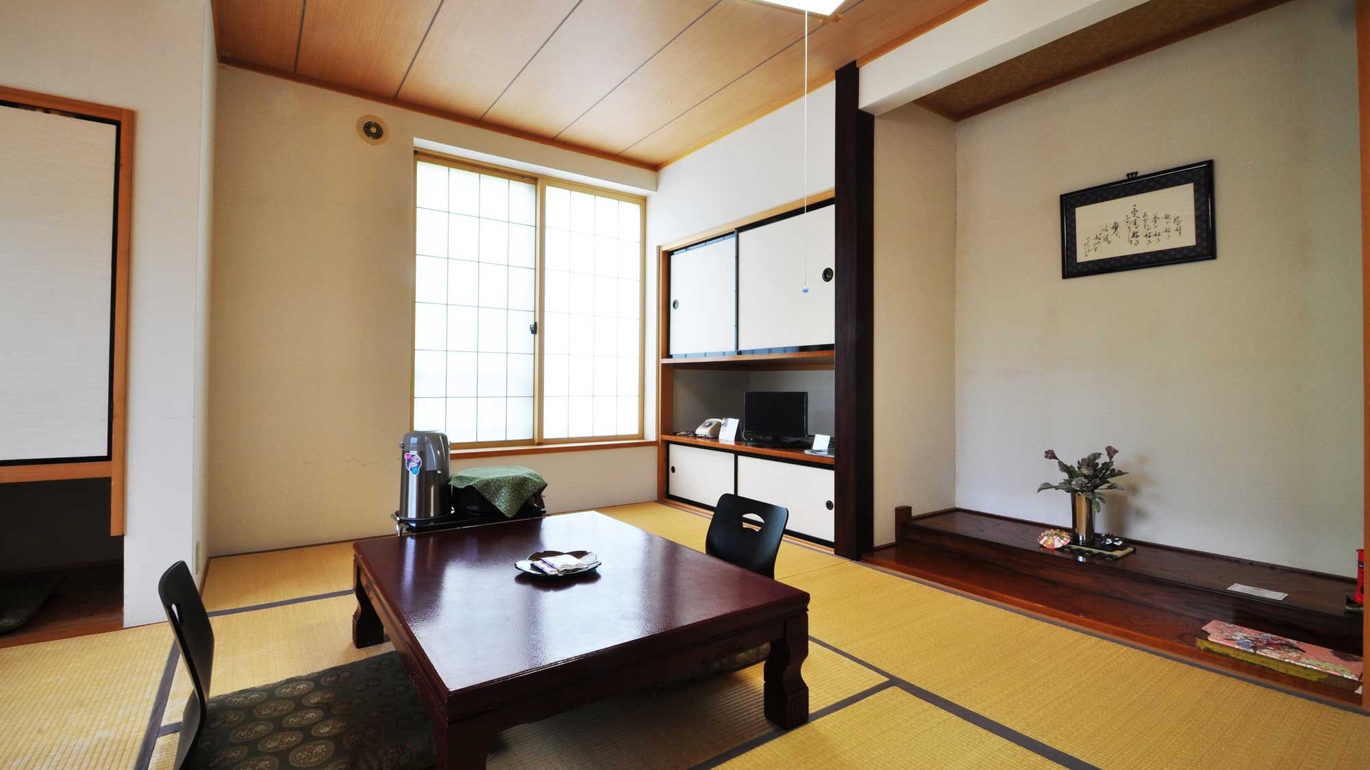 [Guest room] A type Japanese-style room [10 tatami mats] with warm water washing toilet, washbasin and veranda 2