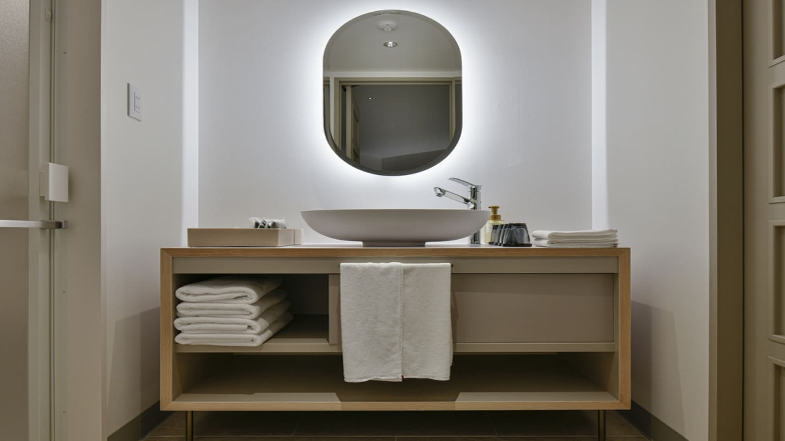 Main building｜Deluxe room with separate washbasin