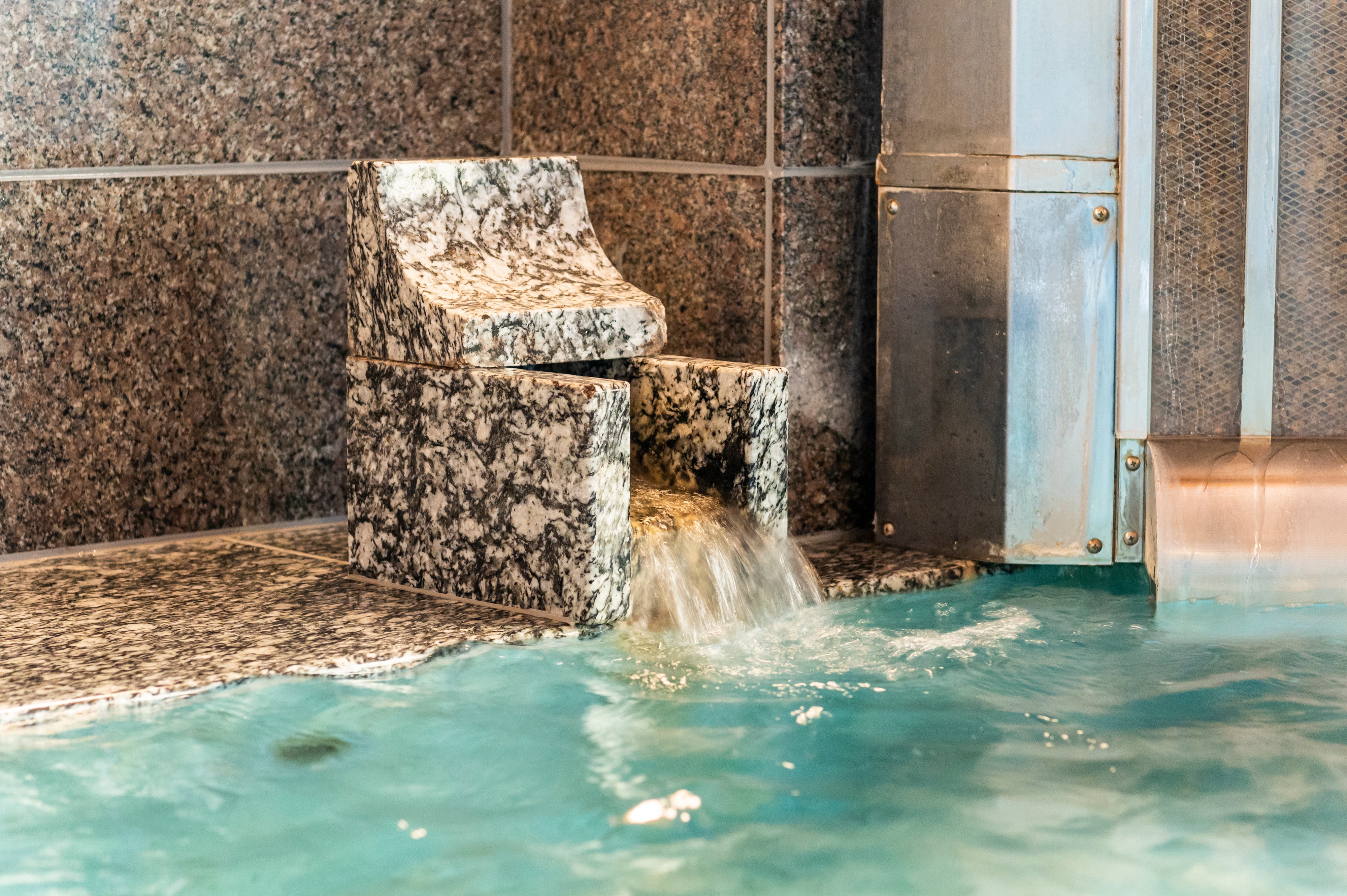 Large public bath (artificial hot spring)