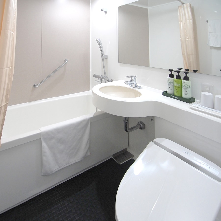 We have completely remodeled the bath / bathroom unit bath.