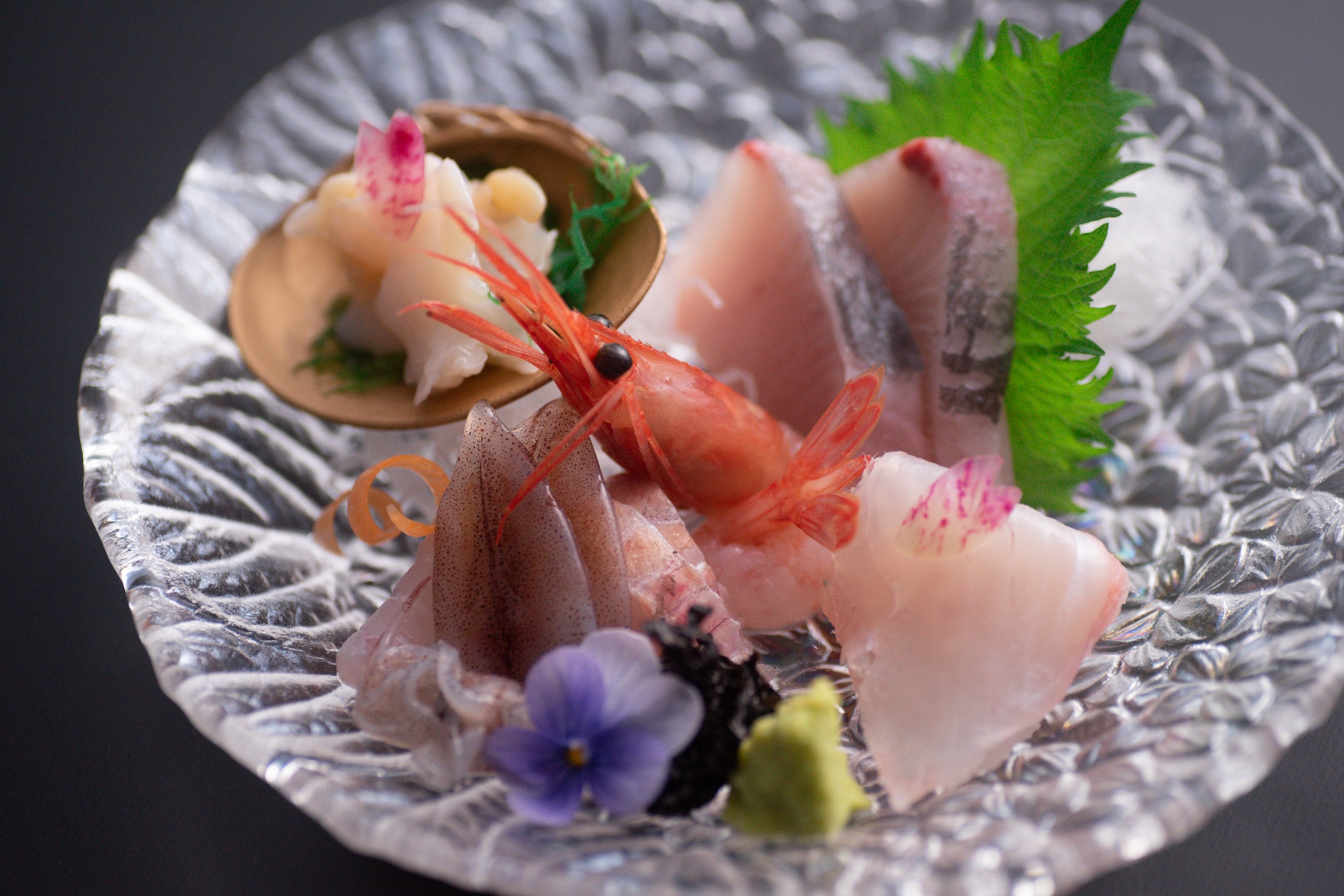 Đây là món sashimi theo mùa chú trọng vào màu sắc.
