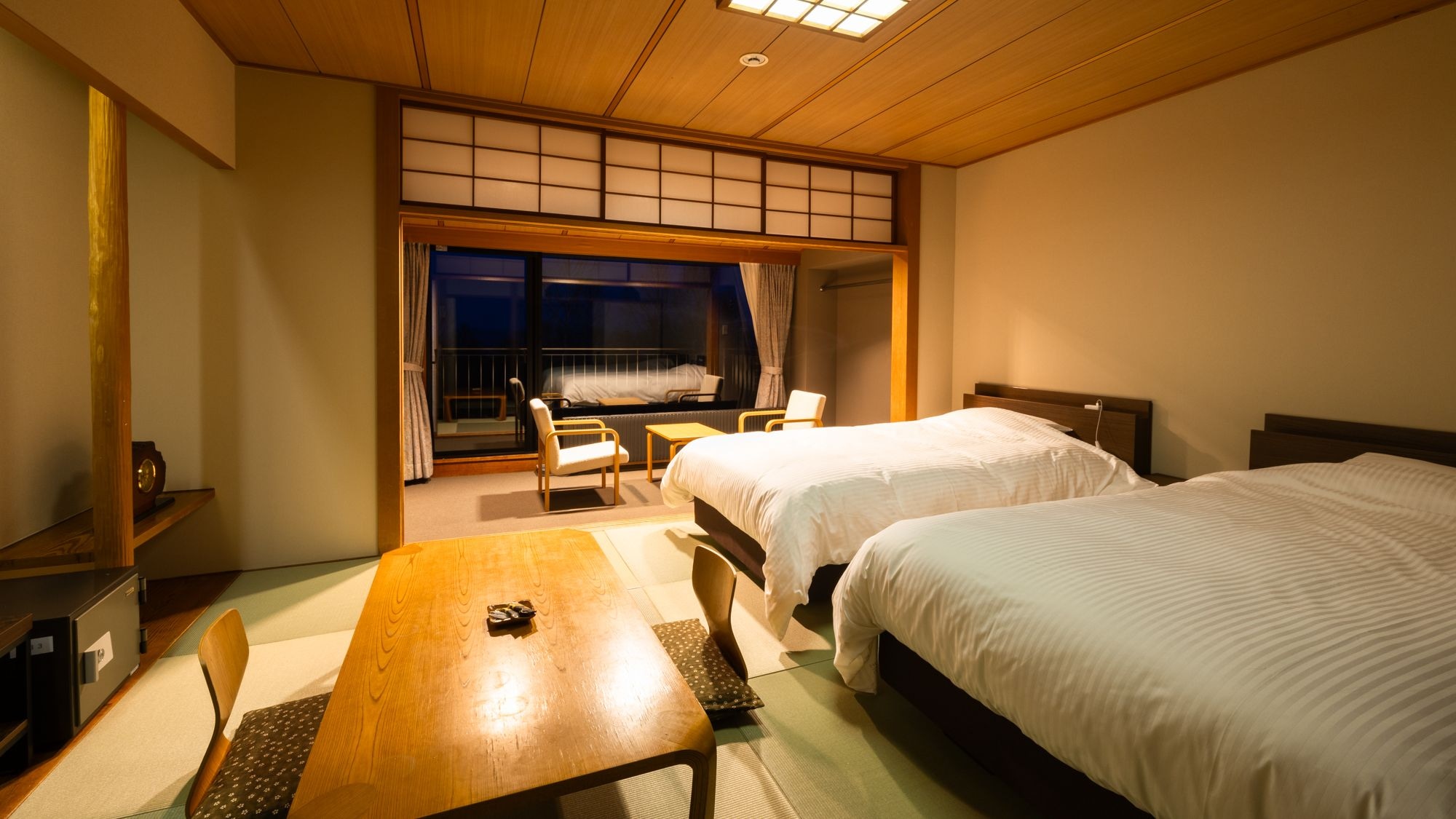 Kamar bergaya Jepang dengan tempat tidur (dua kamar, 10 tikar tatami dan 4,5 tikar tatami), beranda dan toilet termasuk [bebas rokok]