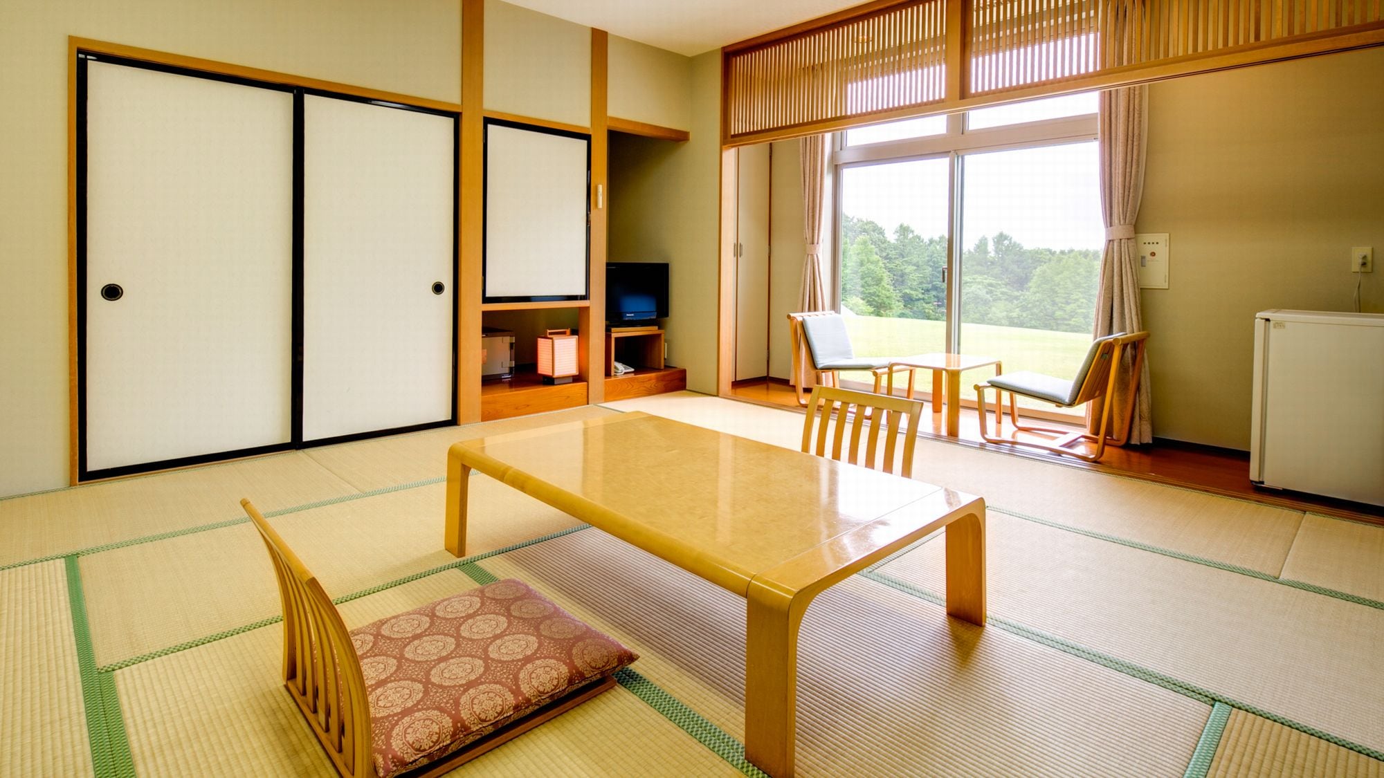 Japanese-style room (12 tatami mats)