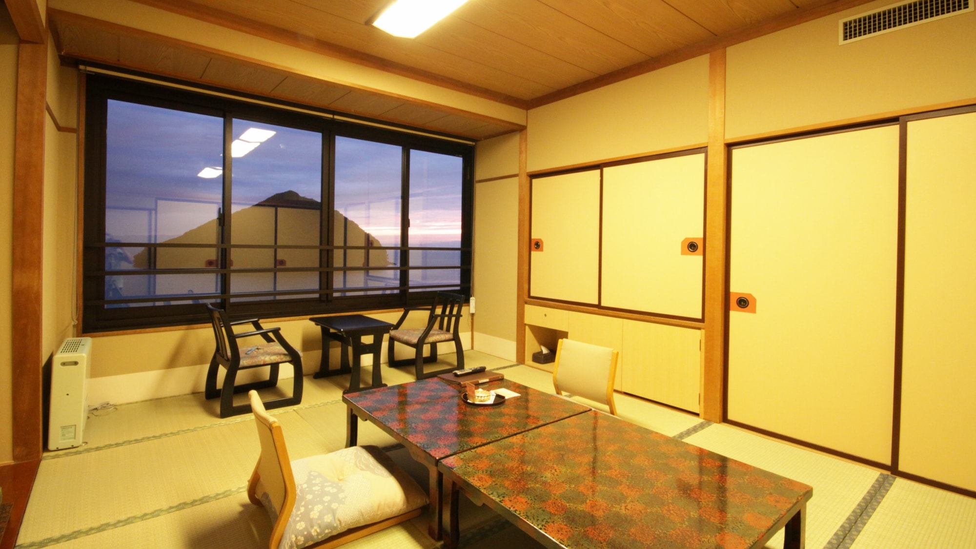 Kamar bergaya Jepang 10 + 6 tikar tatami