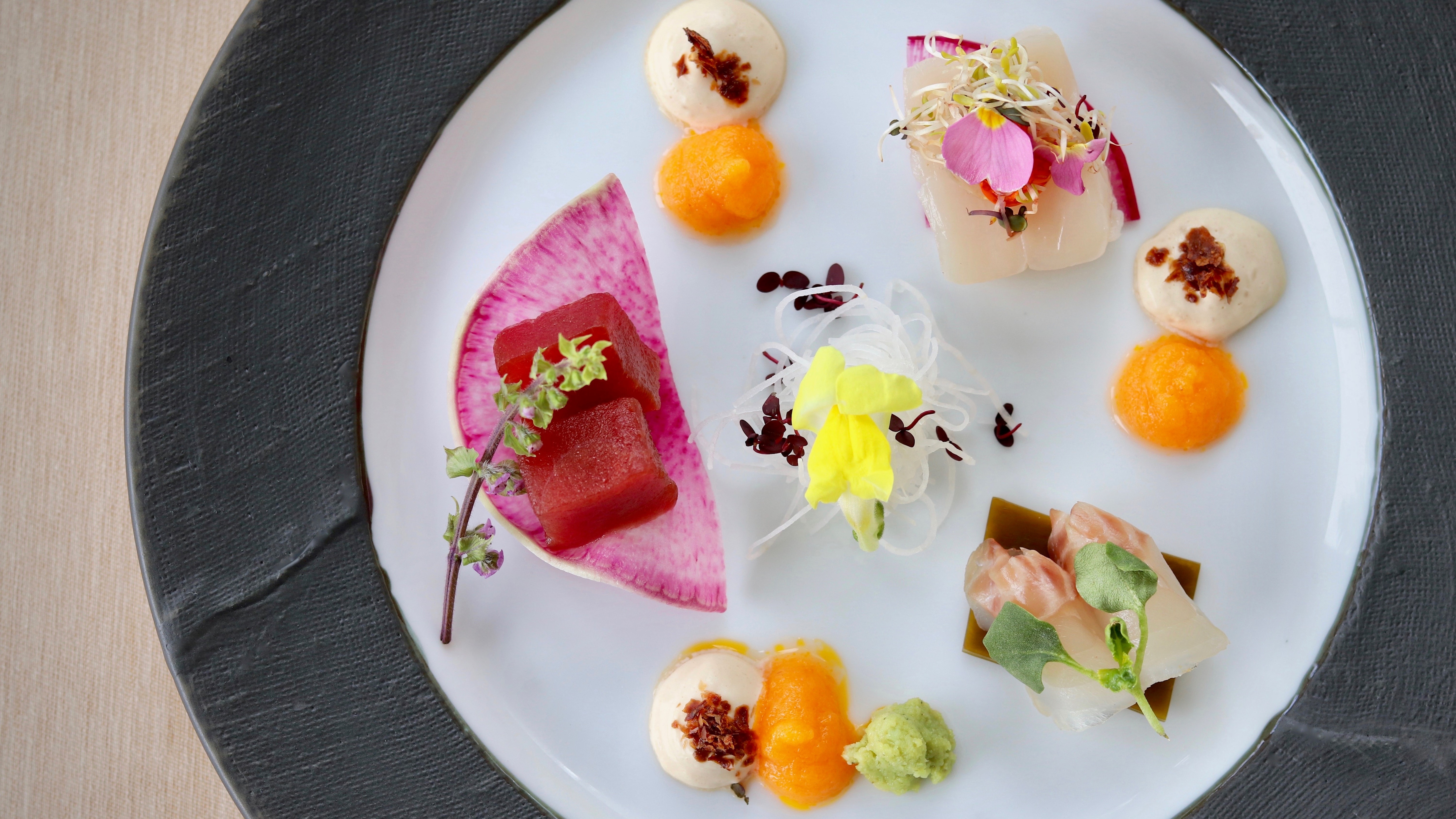 [Dinner: "Gentle Japanese Cuisine" / An example of a dish on one day]