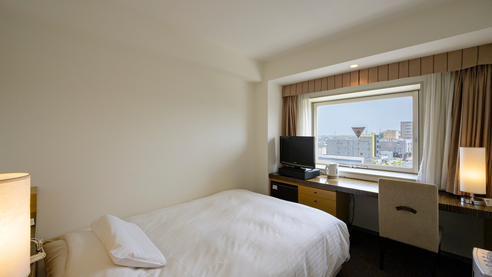 [Comfort Single] You can relax while looking out at the view of Izumo city.