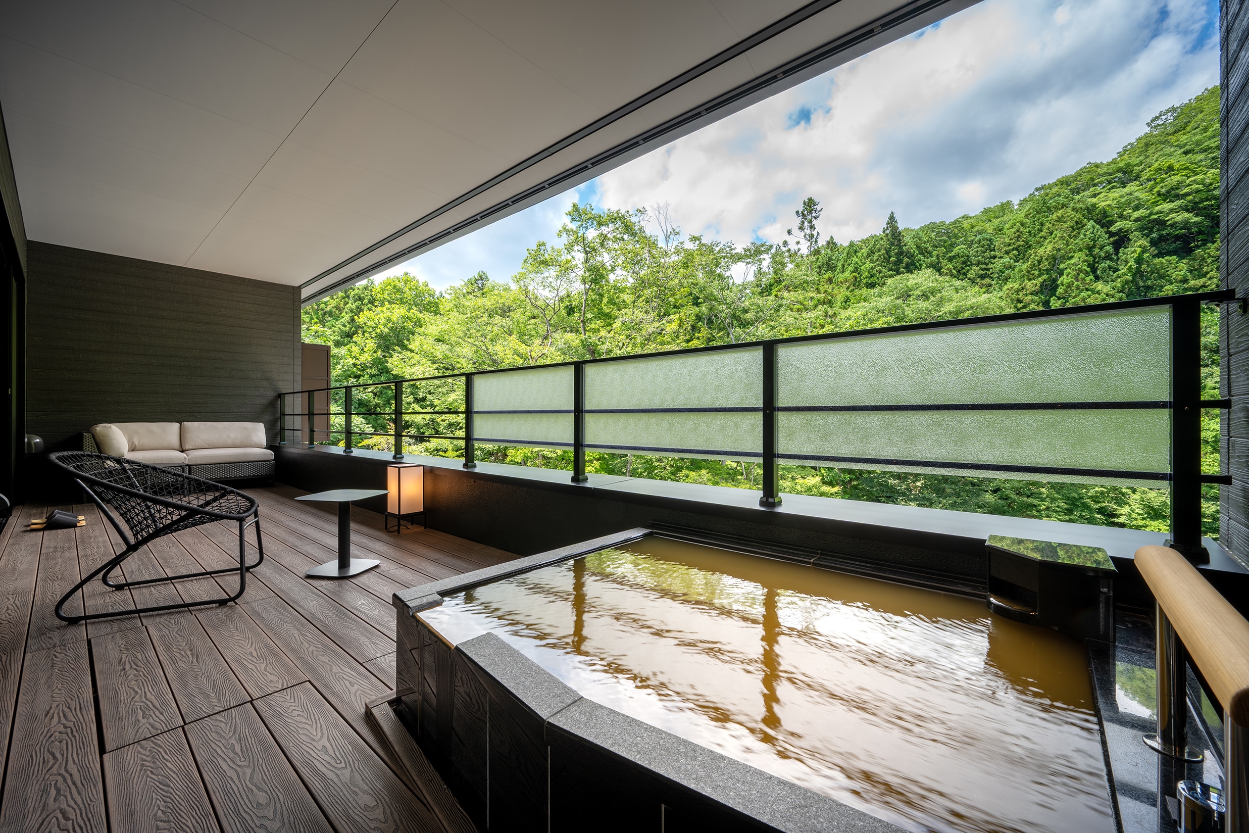 River View Panorama Suite - Terrace and open-air bath in the room