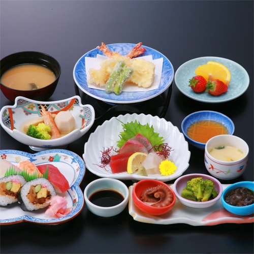 "Supper is a set meal, so there is no atmosphere. But kaiseki is heavy." In that case, it's a flower set ♪