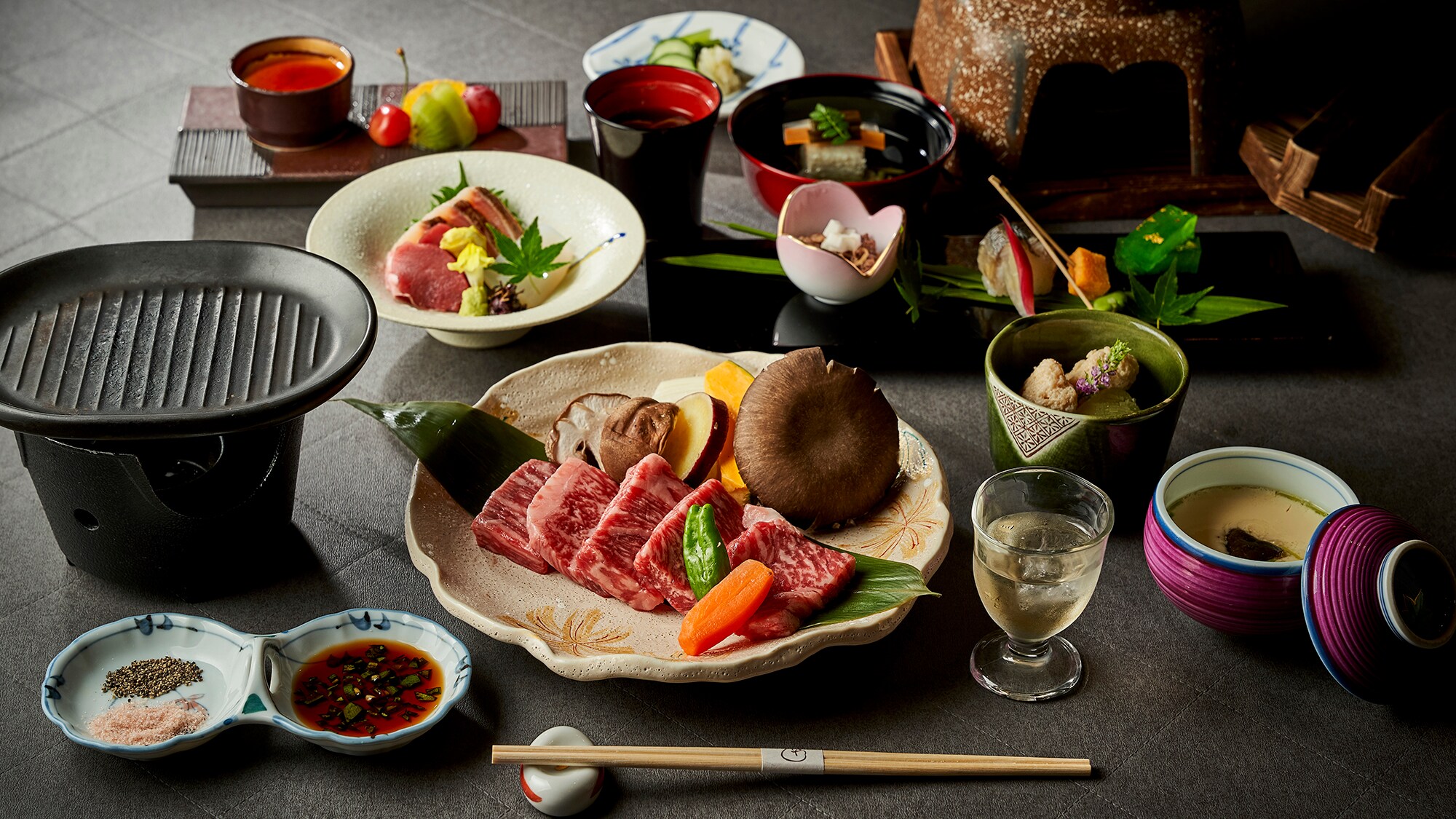 [Comes with marbled Joshu beef steak 150g! ] Eat up the juicy overflowing 'Onsekiyaki' and the delicious taste of Joshu beef!