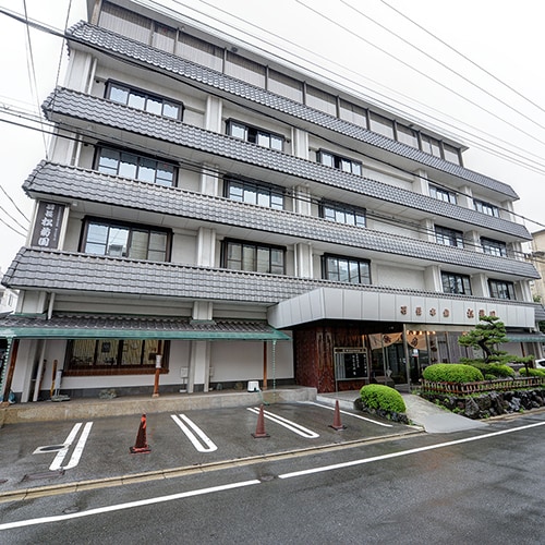 *[Exterior] Conveniently located with 3-way access by bus, subway, and private railway! Ideal as a base for sightseeing in Kyoto