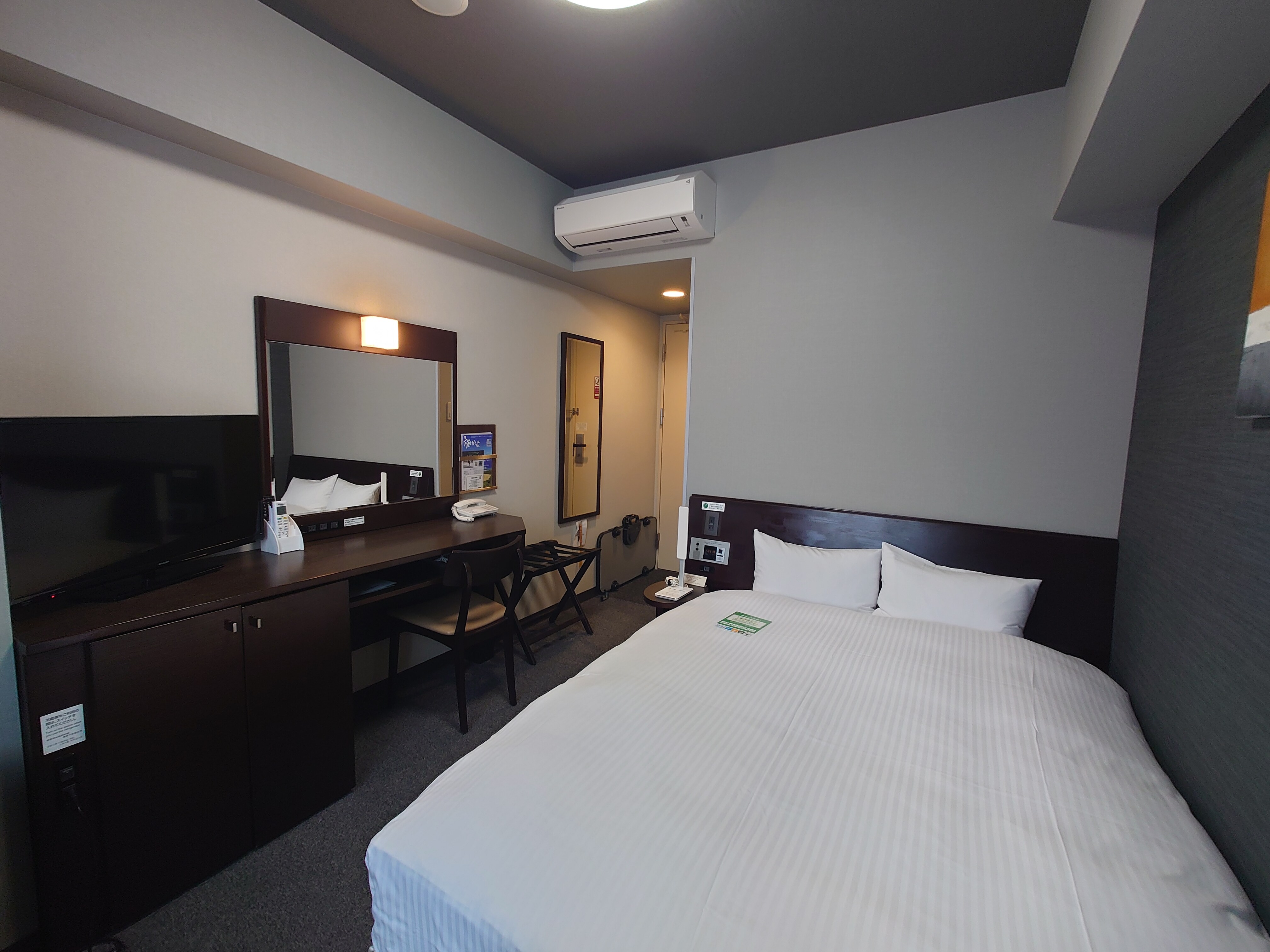 Kamar Semi-Double Nyaman Bebas Rokok