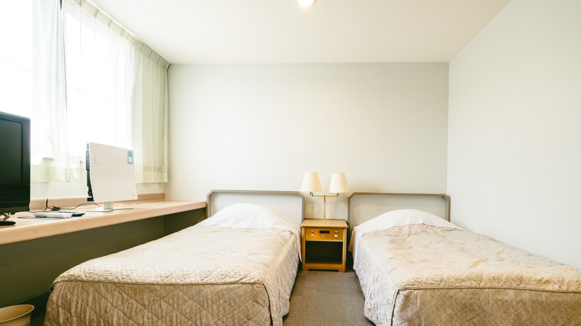 [ห้องทวิน] (ประมาณ 20 ตารางเมตร) พร้อมห้องน้ำและห้องสุขา *มีทั้งแบบสูบบุหรี่และปลอดบุหรี่