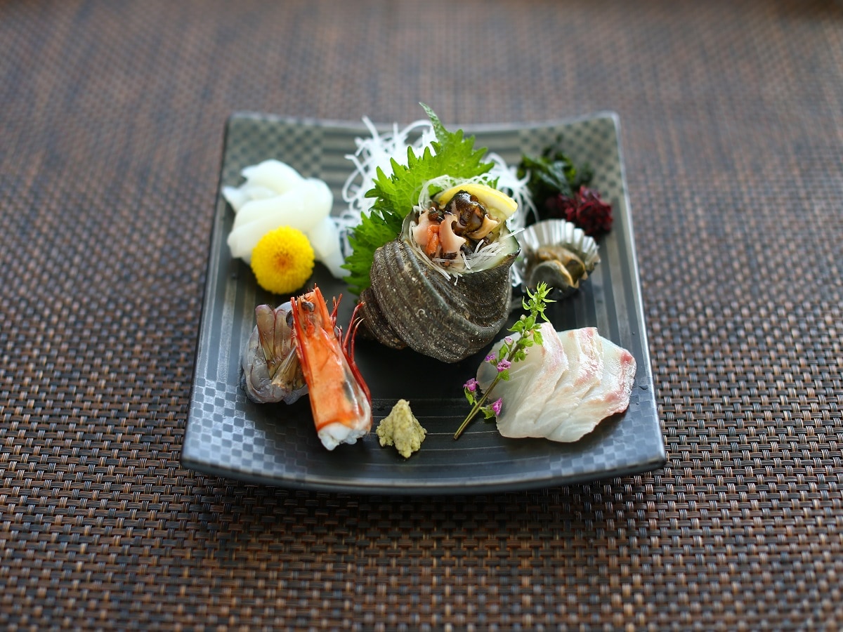 Assortment of 4 kinds of sashimi