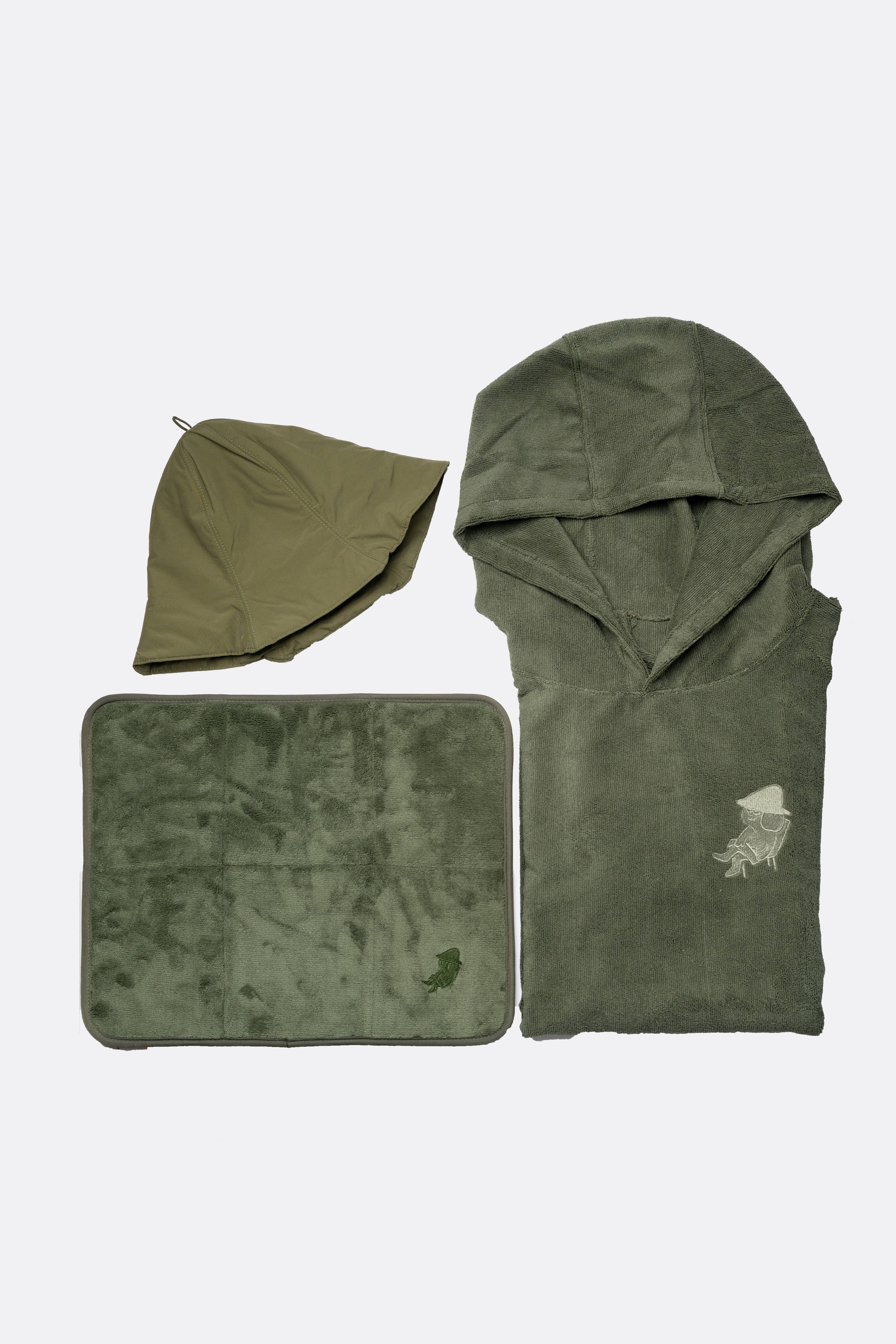 Poncho, sauna mat, sauna hat (for rental)