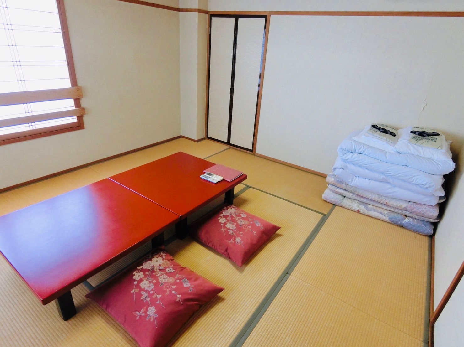 <Non-smoking> Japanese-style room with toilet (6 people)