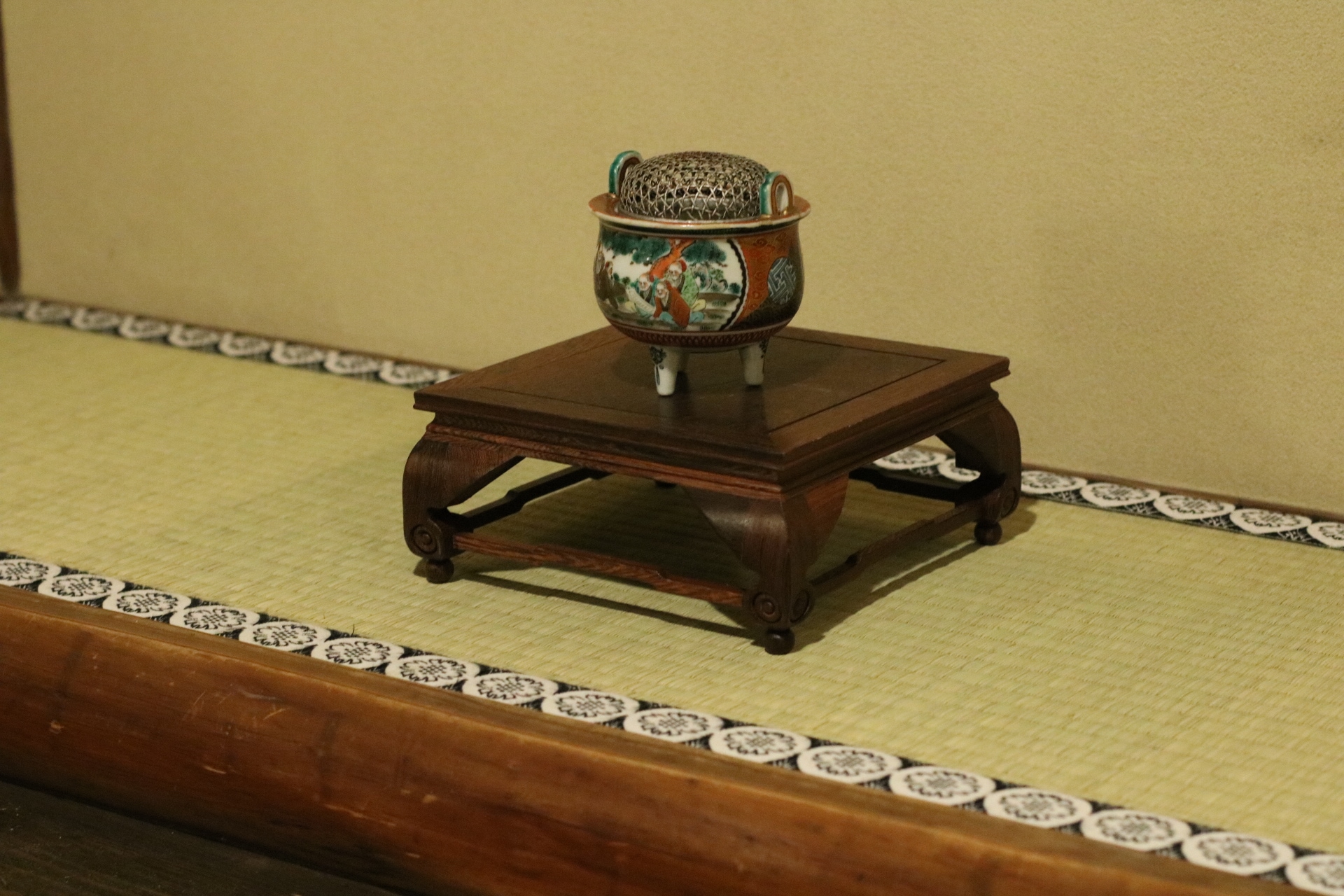 Incense burner between the table on the 1st floor