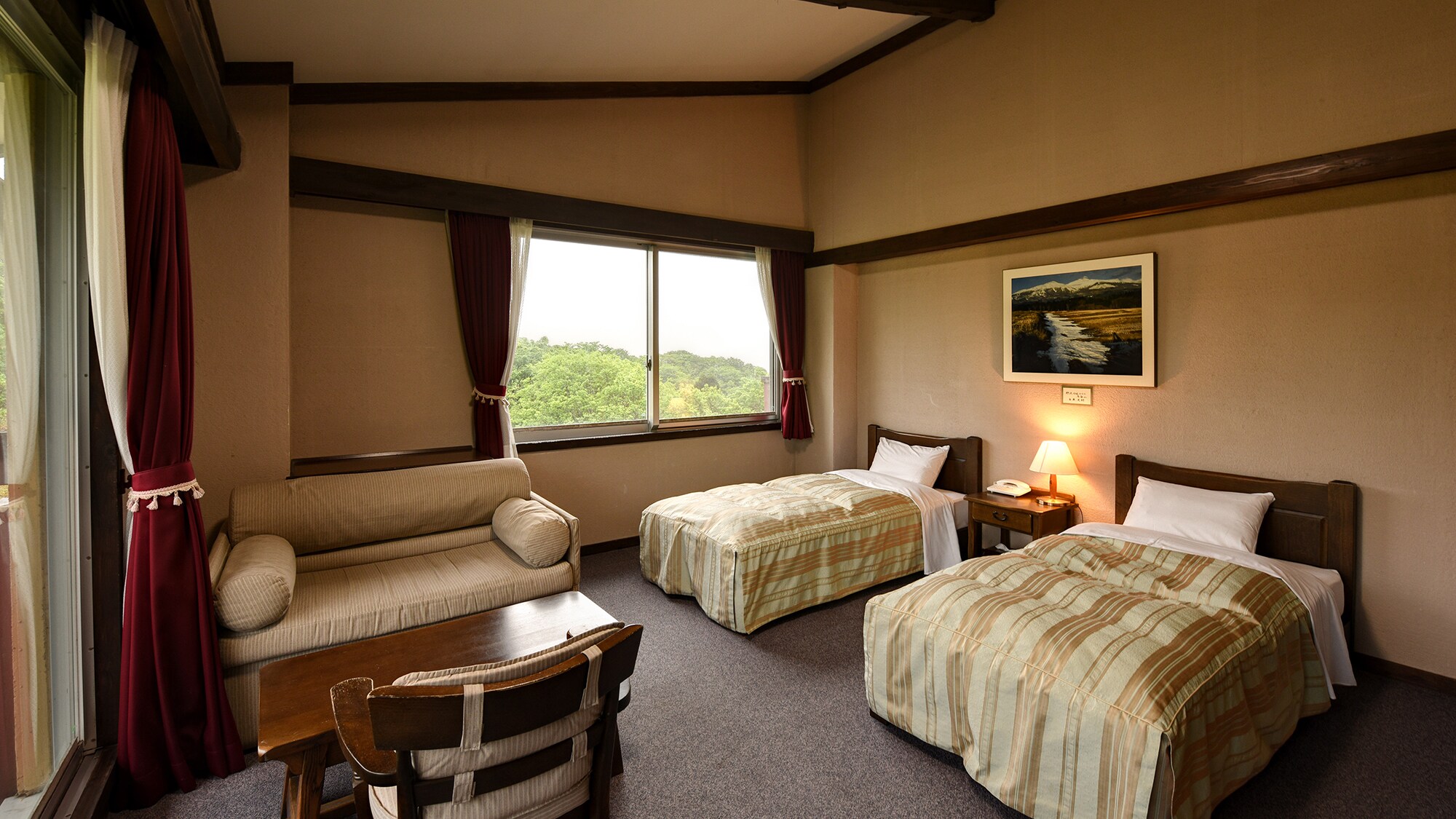 *[Guest room example] Western-style twin room