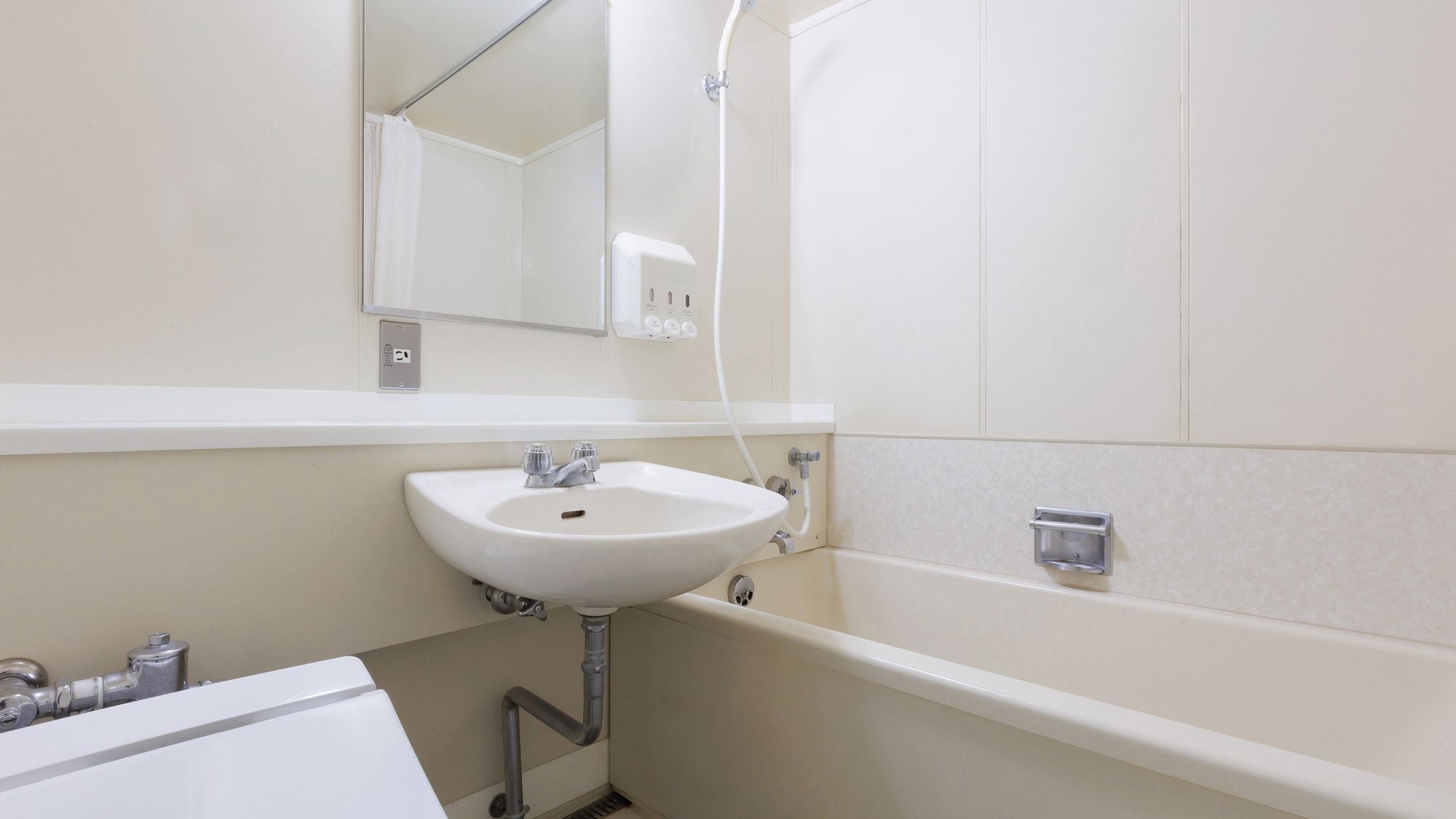 Standard Twin Room Bathroom