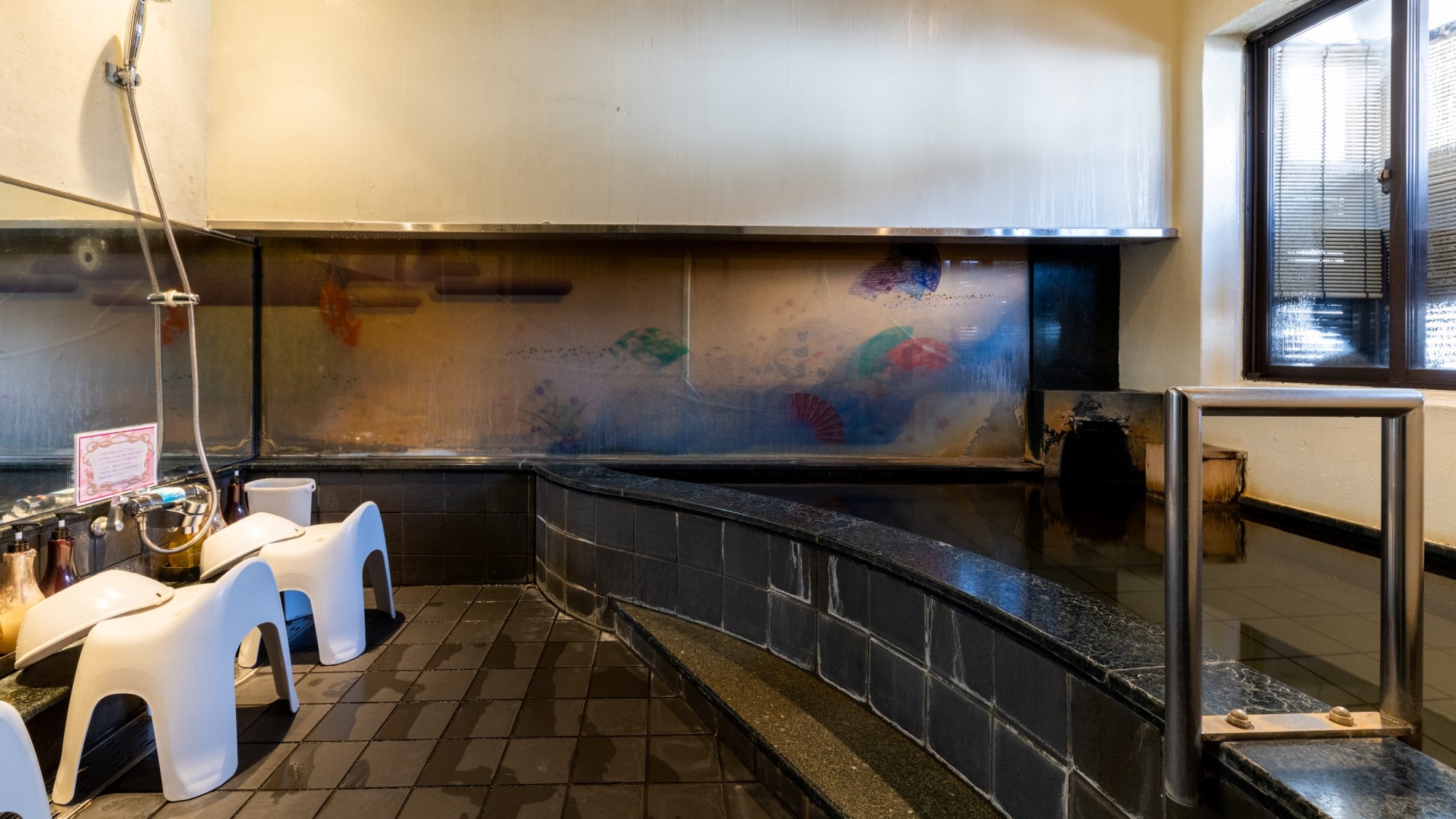 [Mata air panas pribadi "Fugine"] Rilekskan pikiran dan tubuh Anda di mata air panas Rokko Nunobiki kebanggaan kami!