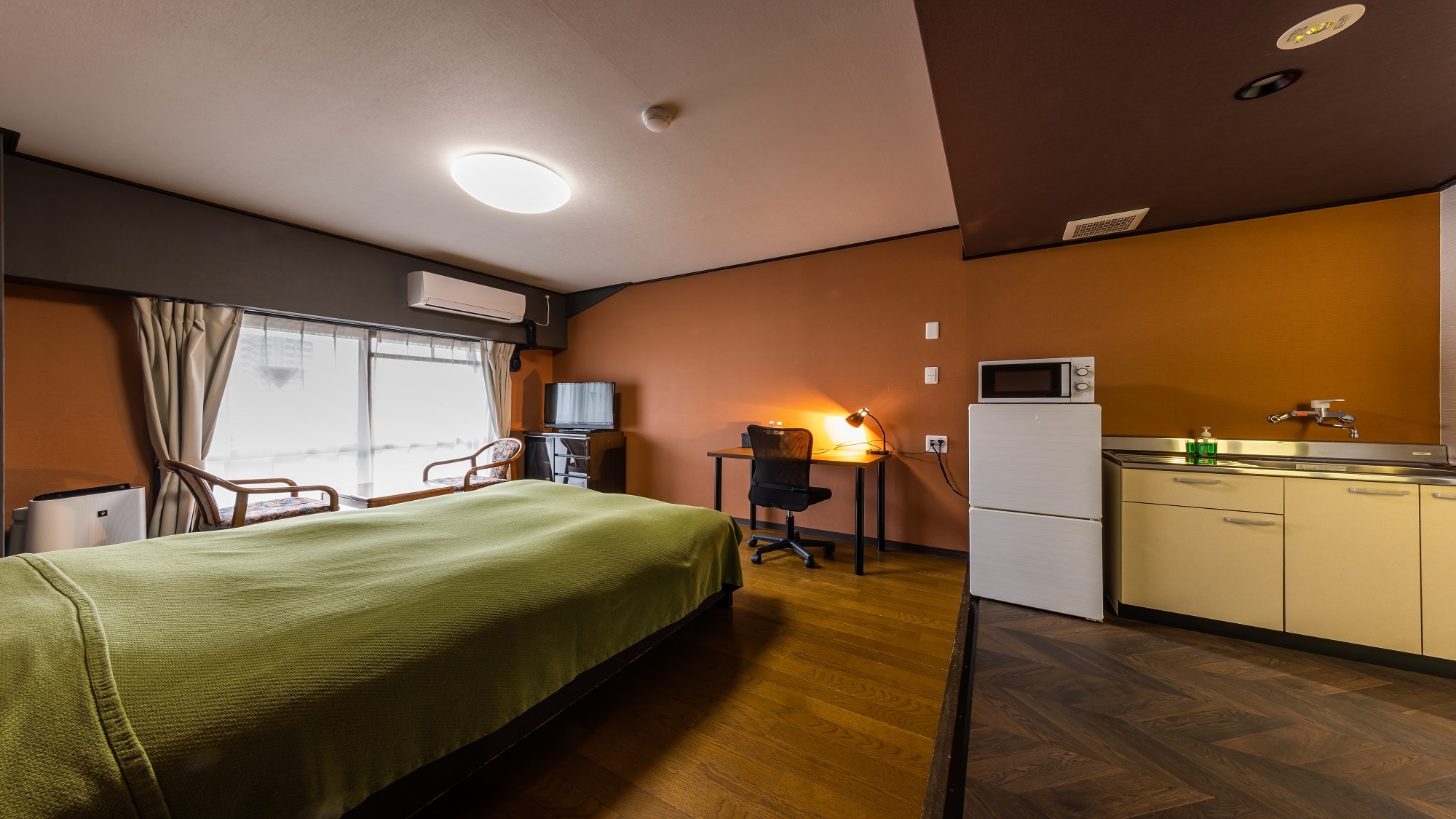 Business room with double bed and 2 kitchens