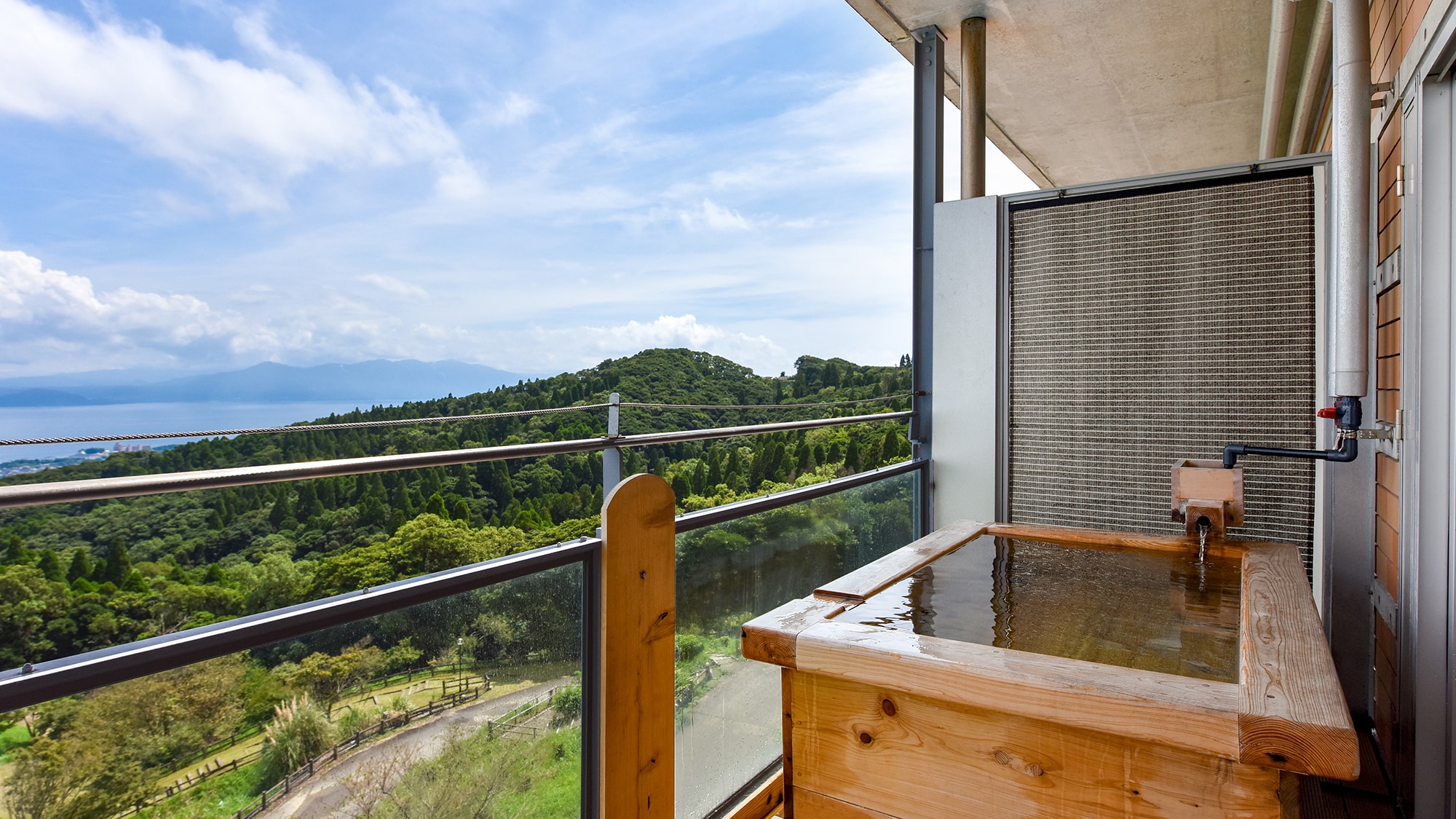 [Deluxe Suite Japanese-Western Room: KAZE ~With open-air cypress bath~]