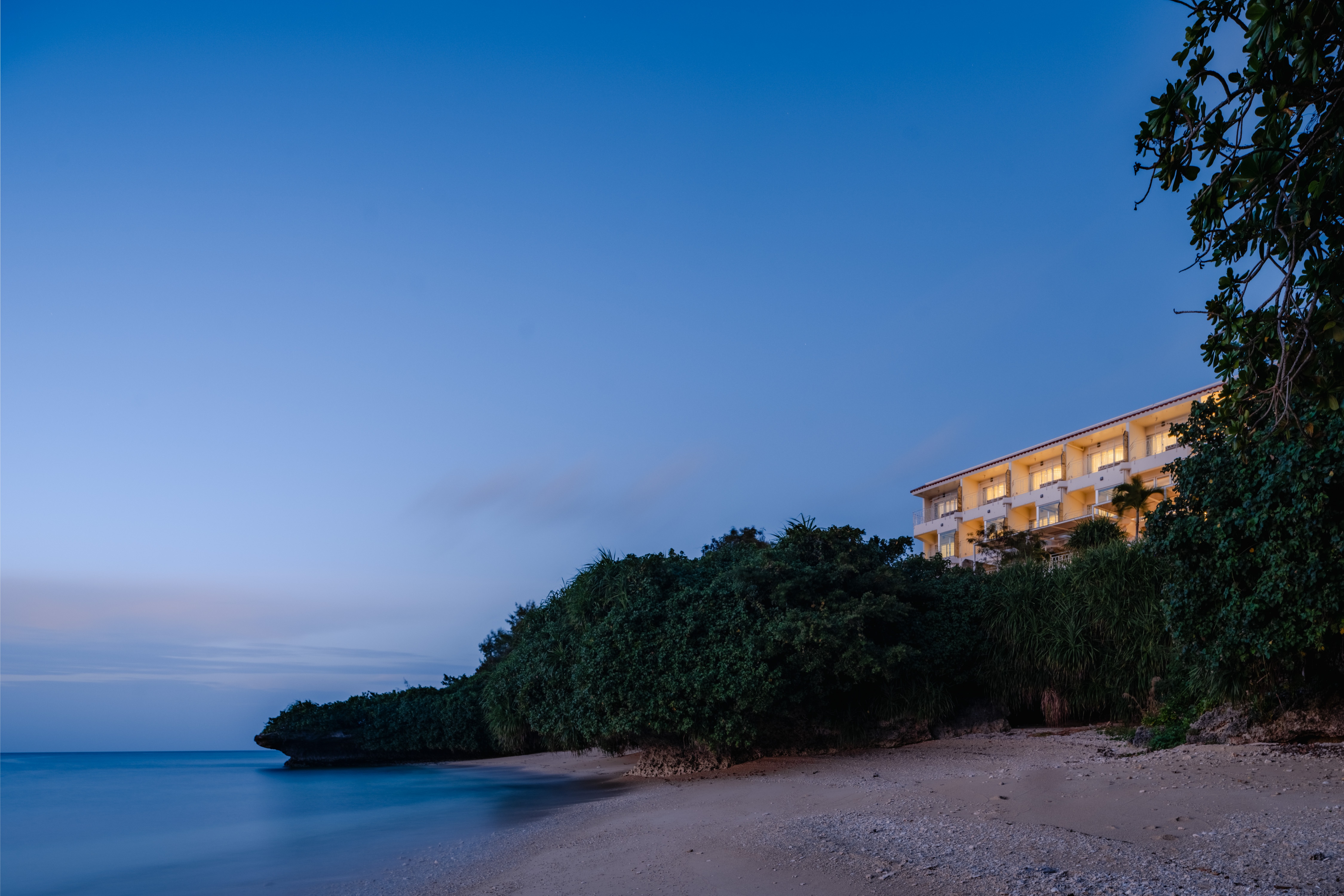 Hotel dari pantai