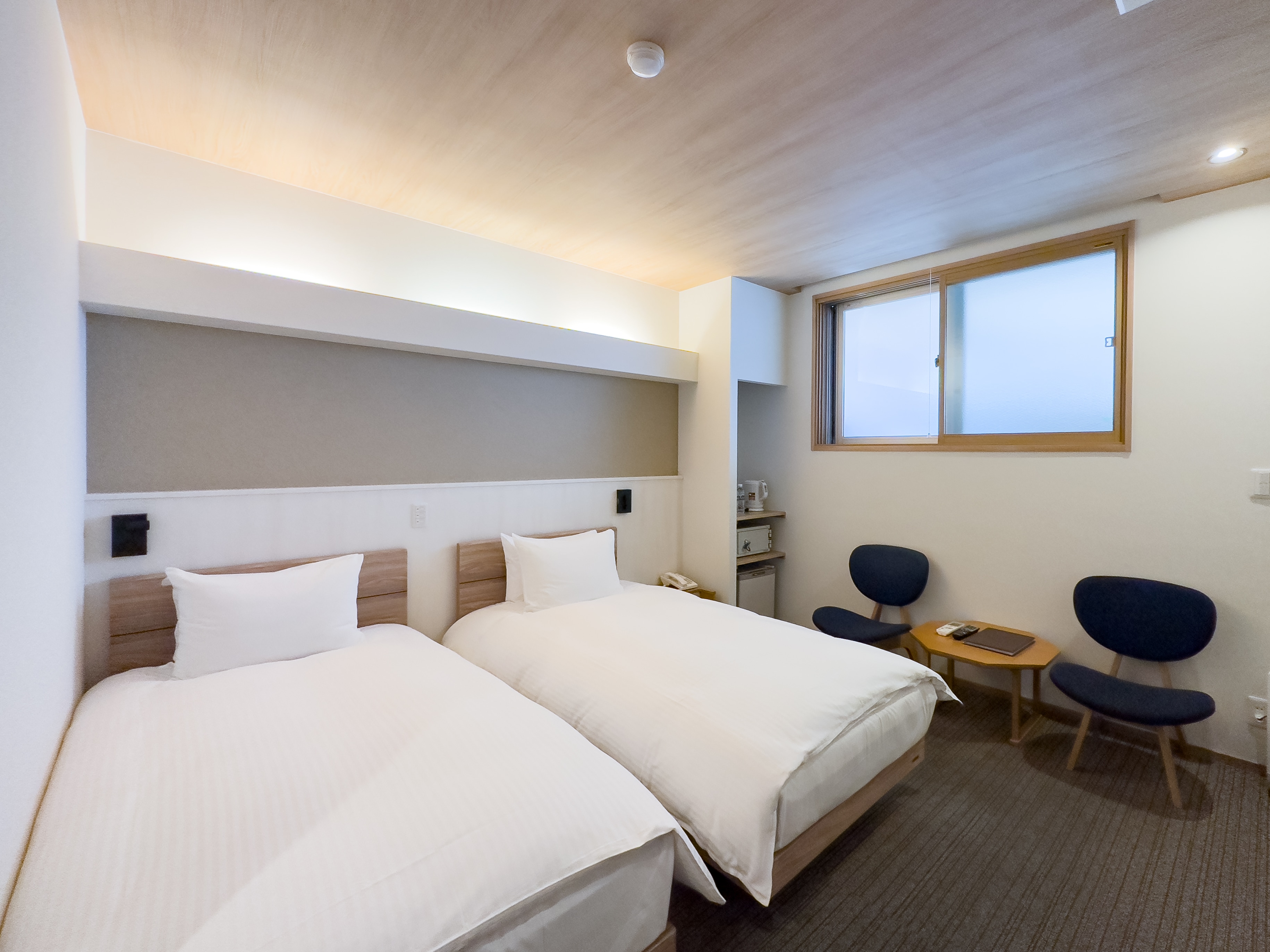 New building Western-style room with twin beds
