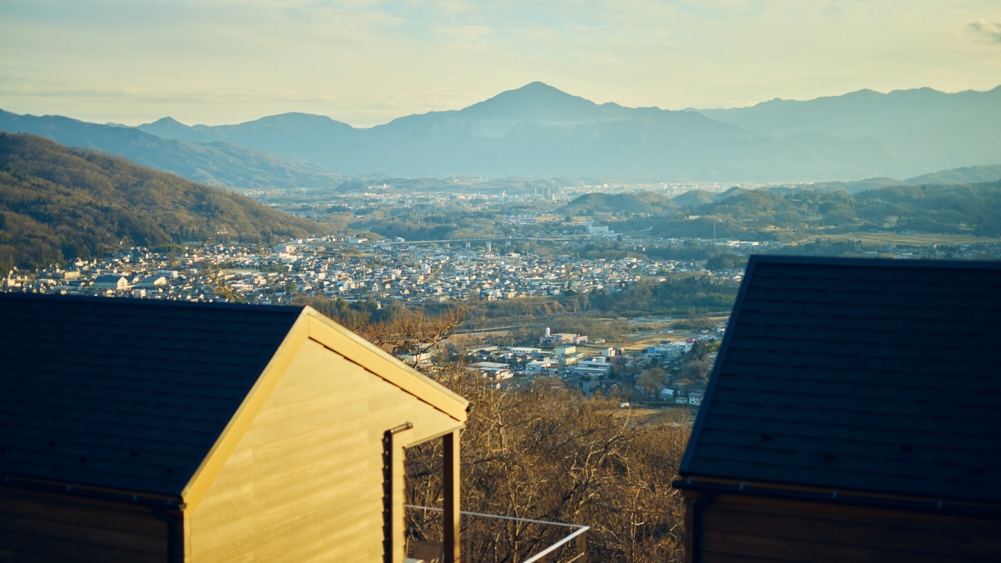 [Exterior] Enjoy an extraordinary experience while looking down on the scenery of Chichibu and Nagatoro.