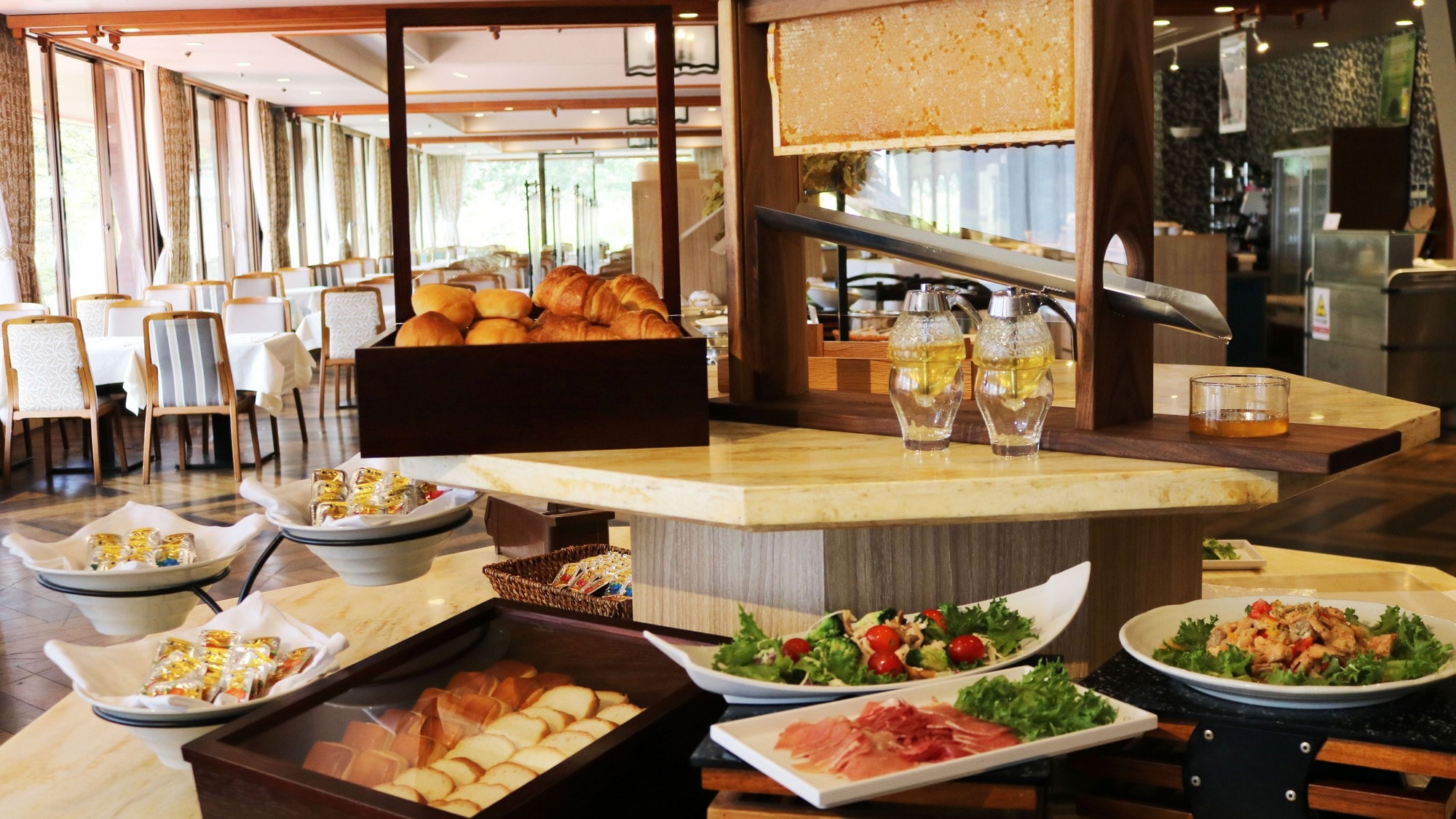 [Breakfast image] Buffet with a focus on nature and local produce based on the concept of living with the forest