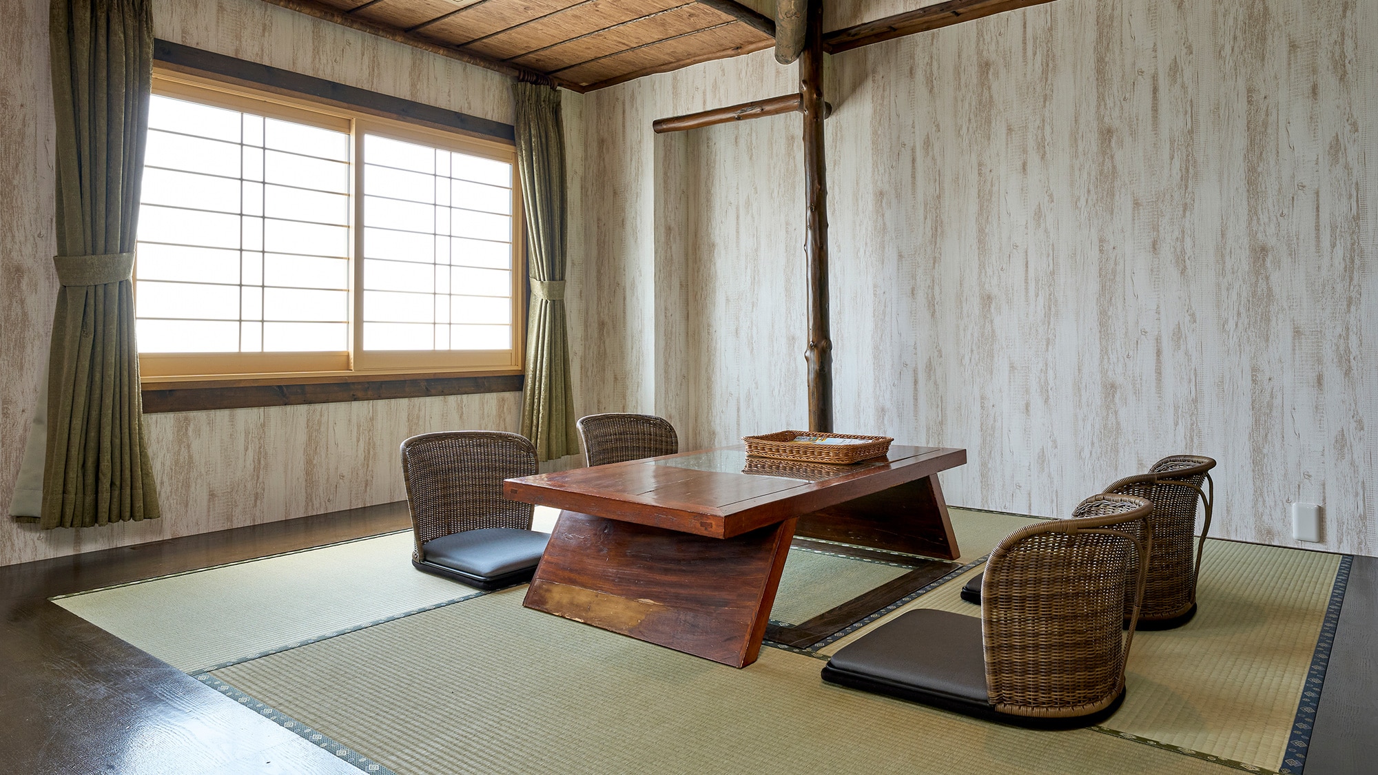 ◆Japanese-Western style room with unit bath/ tatami room◆