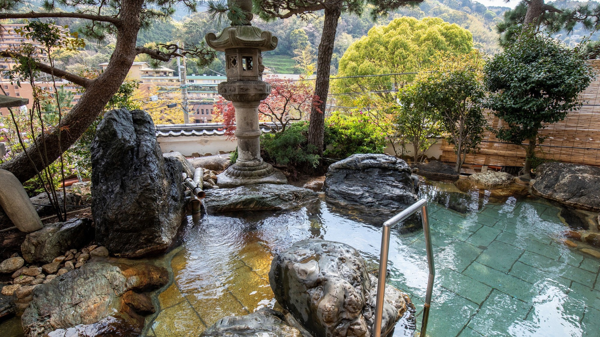 ○อ่างอาบน้ำแบบเปิดโล่ง