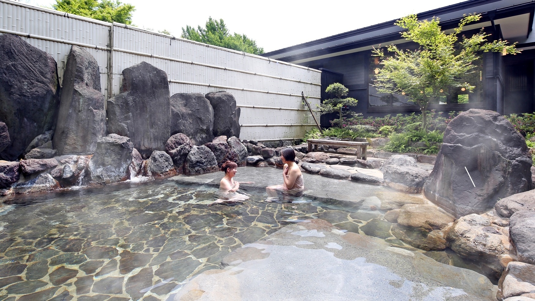 Large communal bath where you can feel a sense of openness