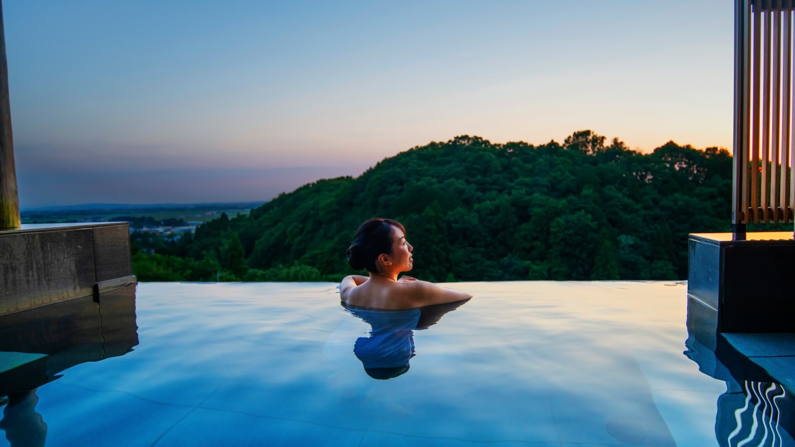 【最上階の絶景インフィニティ露天風呂】