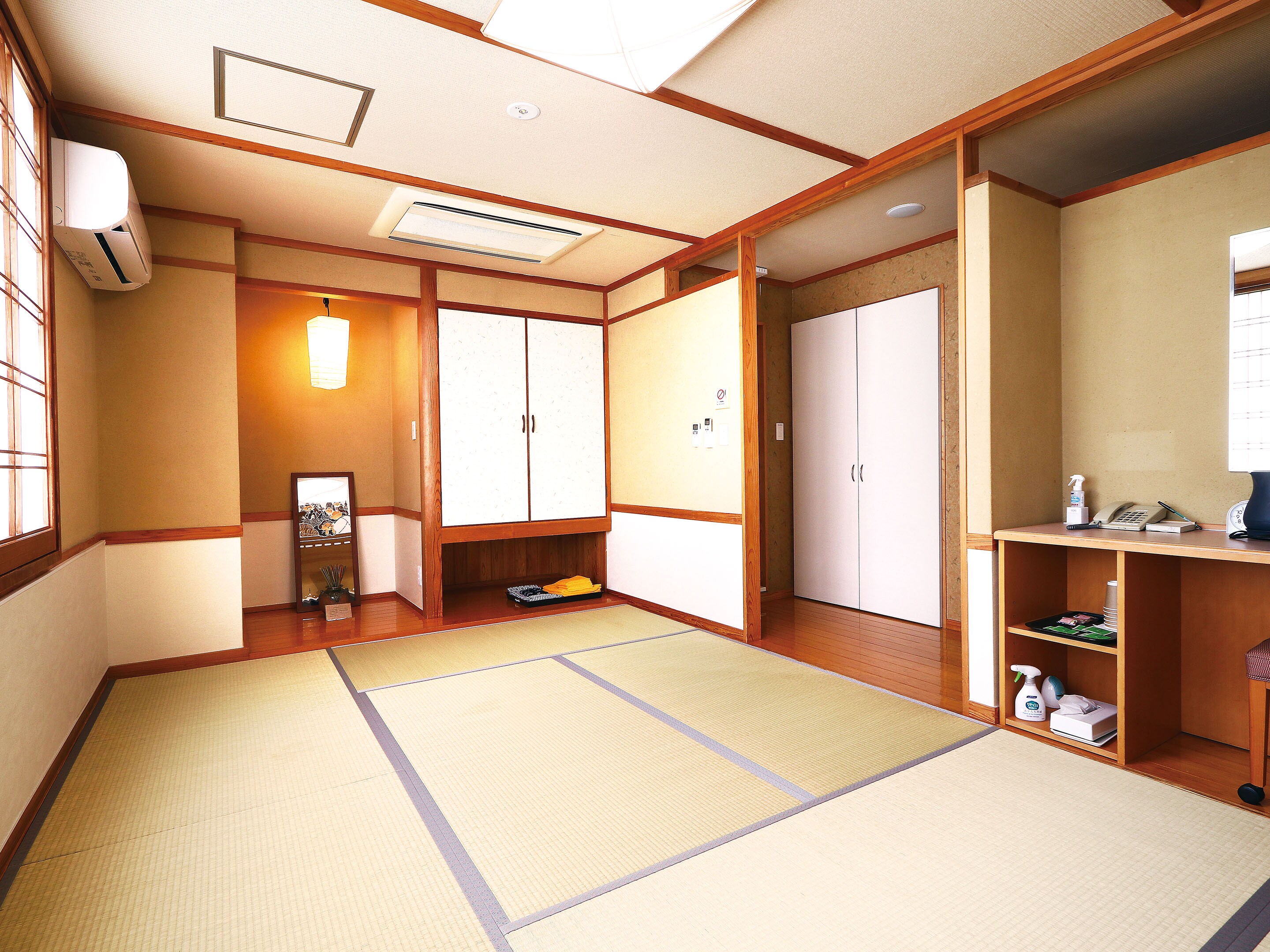 Japanese-style room (without futon)