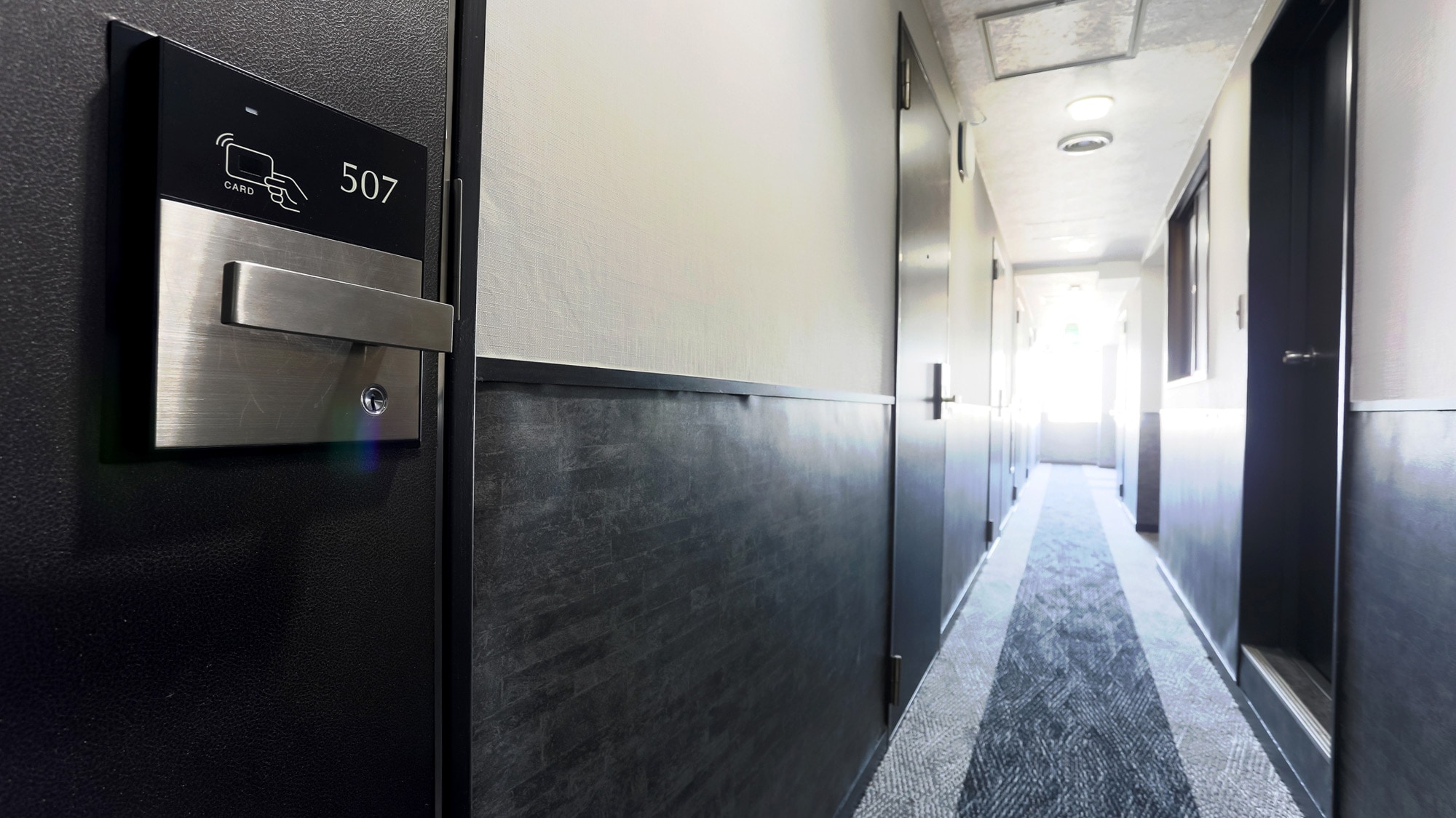 ・ The guest room uses a non-contact room key