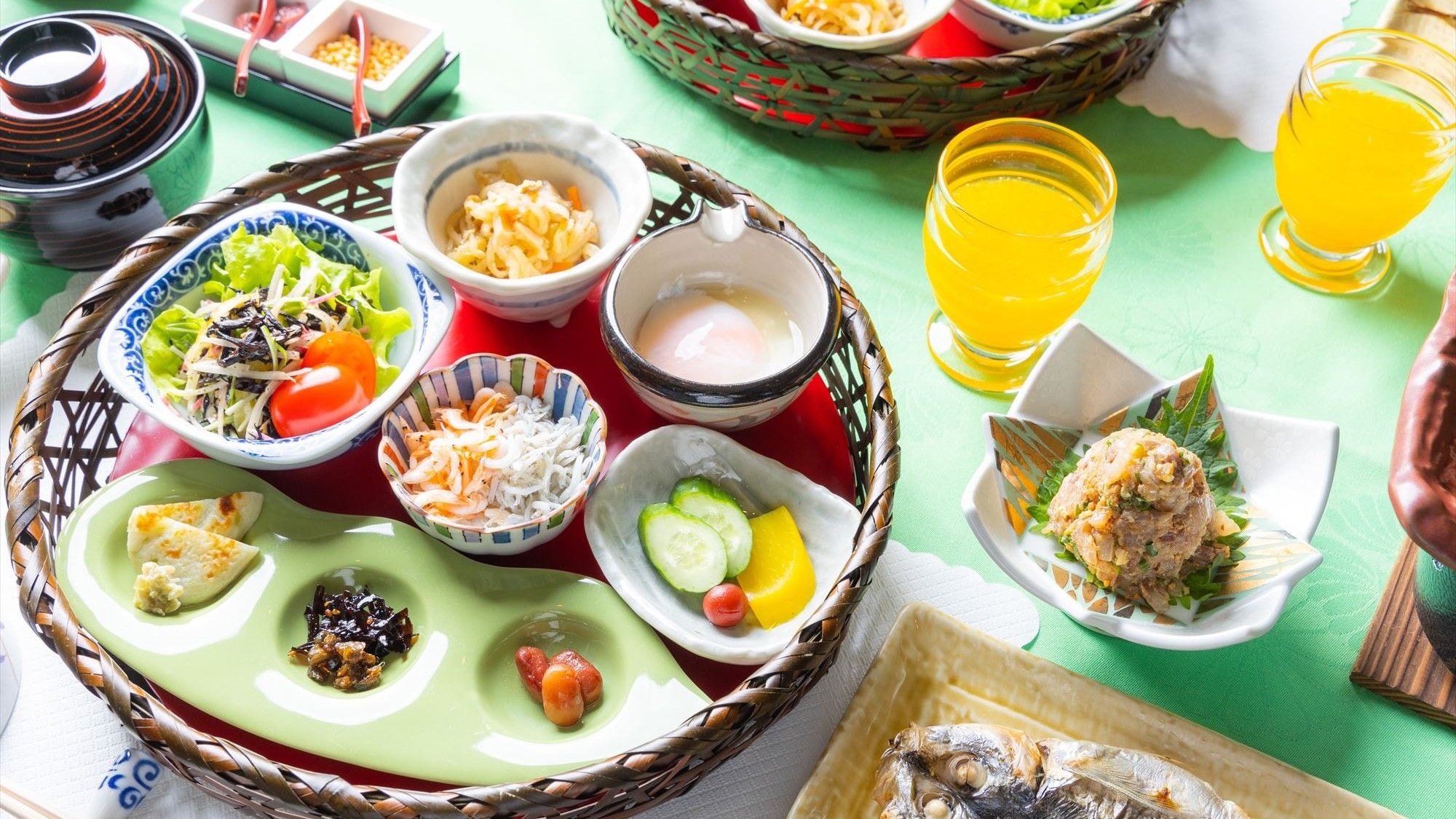 [Bữa sáng] Chúng tôi cung cấp hơn 15 loại món ăn kèm, bao gồm món "Fisherman's Ochazuke" rất được ưa chuộng.