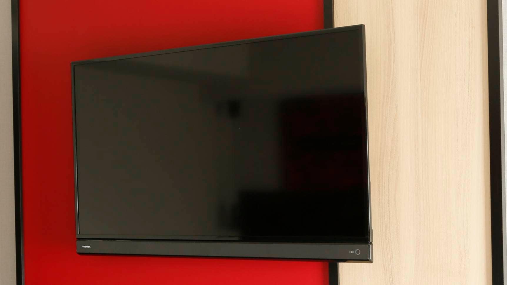 [Room facilities] Wall-mounted TV