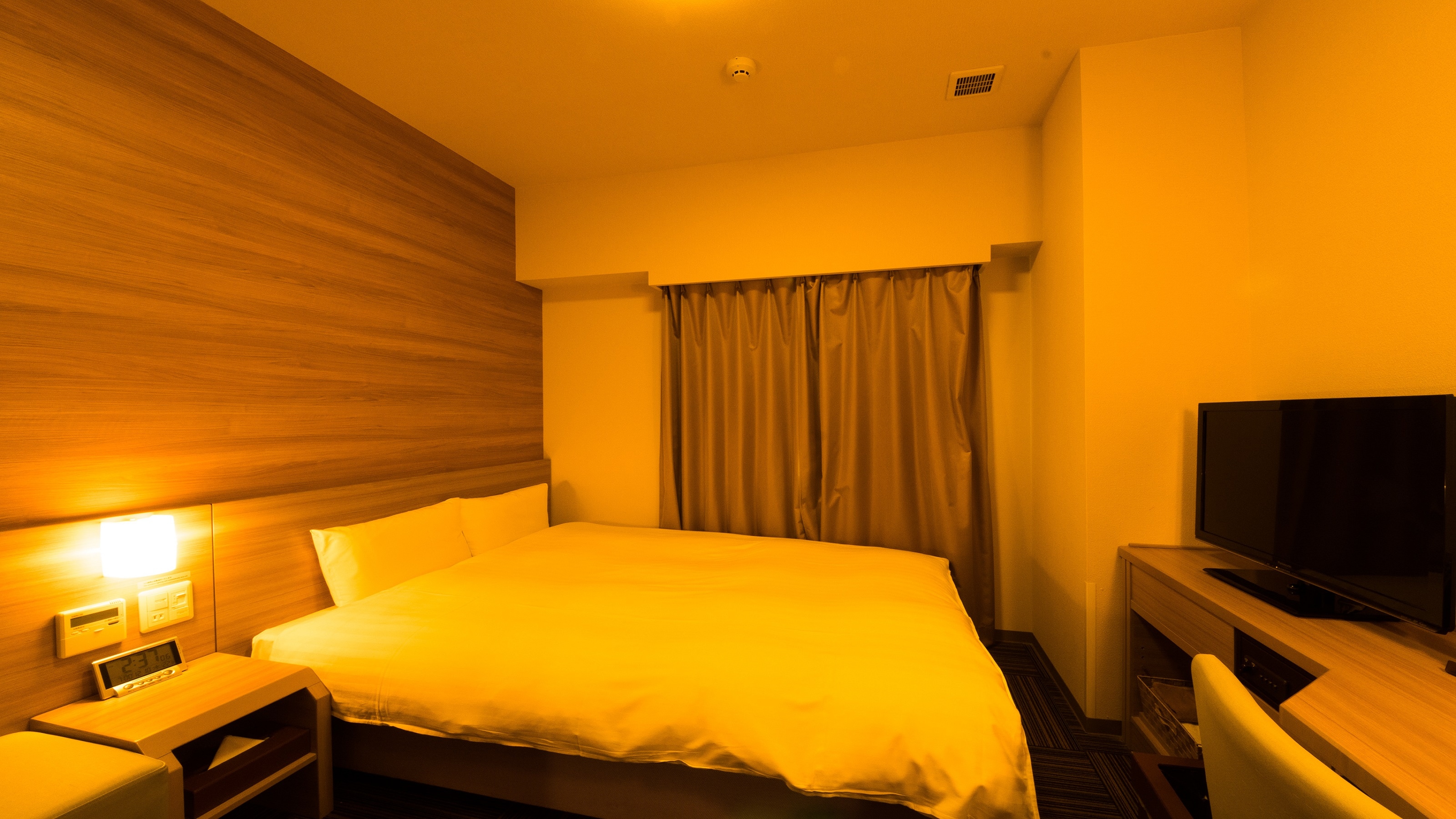 ■금연 더블룸 ② 시몬즈 사제 침대 침대 사이즈 140×195cm 12평미
