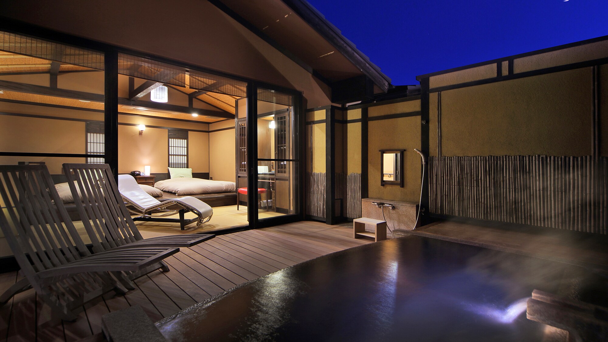 [Moon type] The second floor has a bedroom and an open-air bath. The open-air bedroom opens wide to the Izu sky, inviting in a gentle breeze.