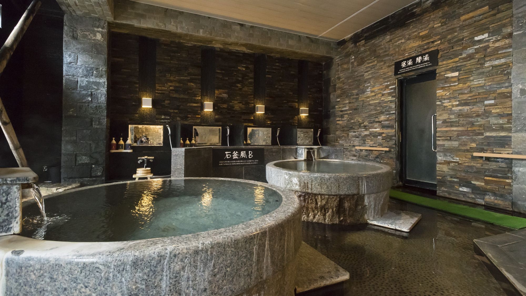 [Shizunoyu stone oven bath] * A faint light enhances the mood while giving a feeling of cleanliness.