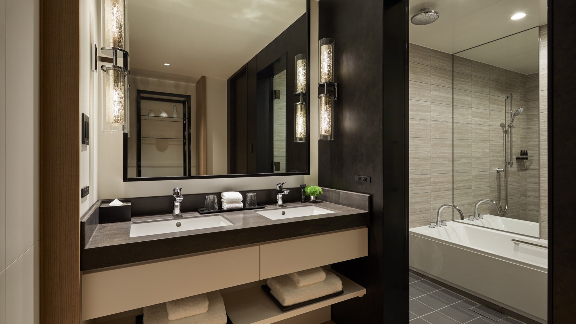 City View King Suite Bathroom